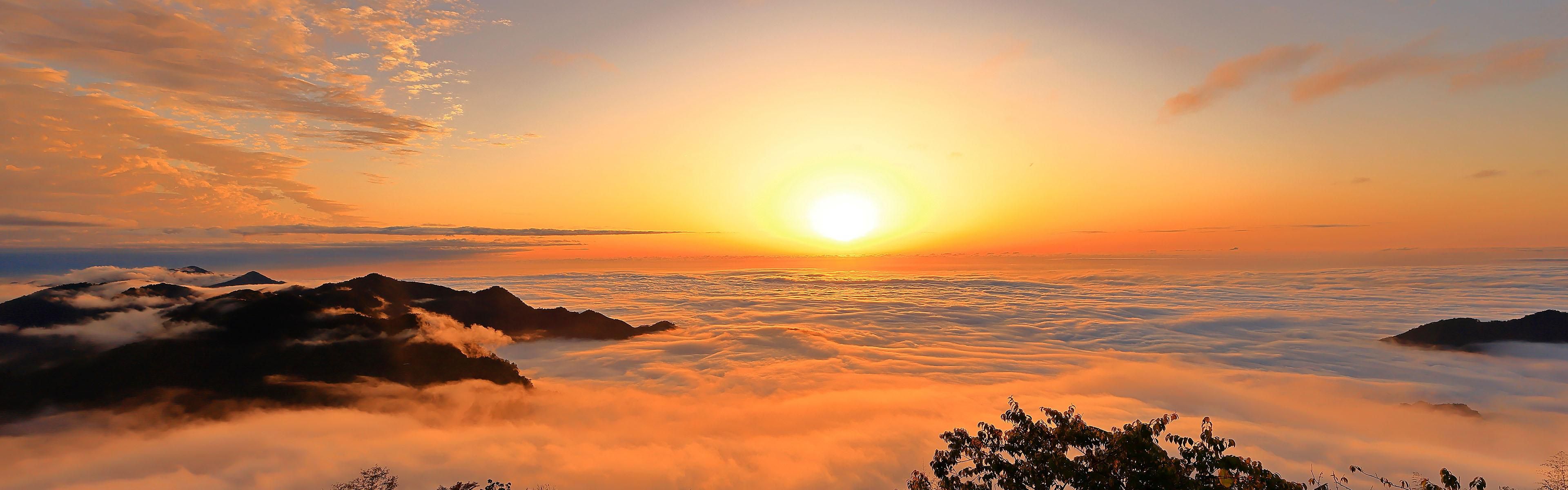 Sunrise ans Sea of Clouds