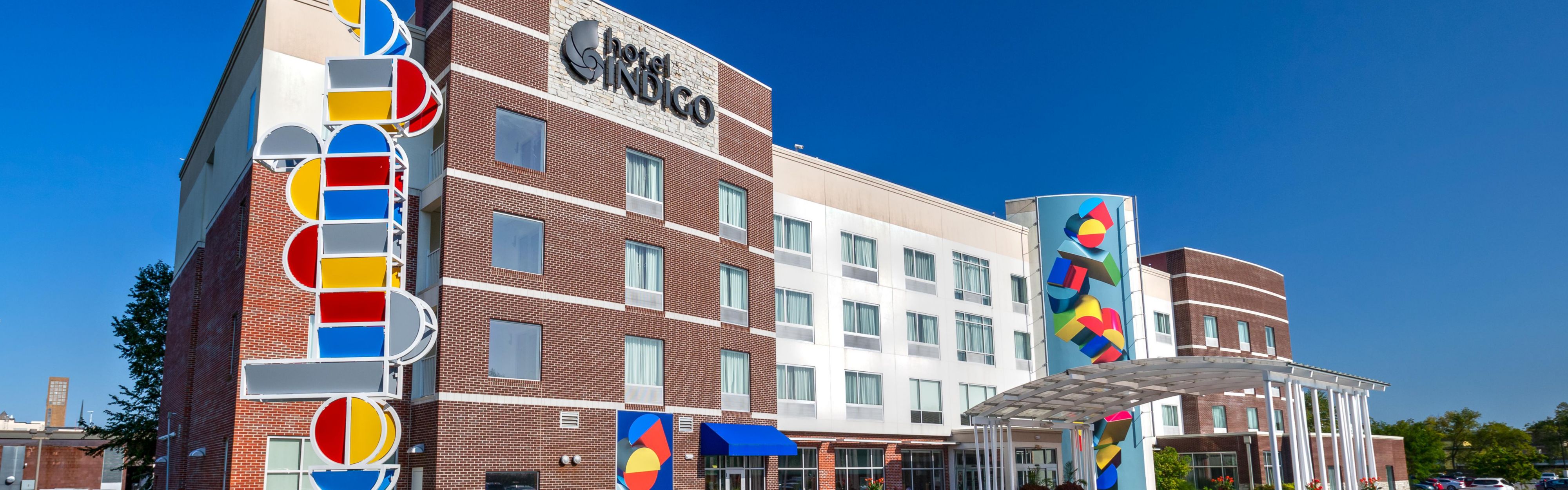 $hotelInfo.mediaDetails.welcomePhotos.primaryPhoto.caption}