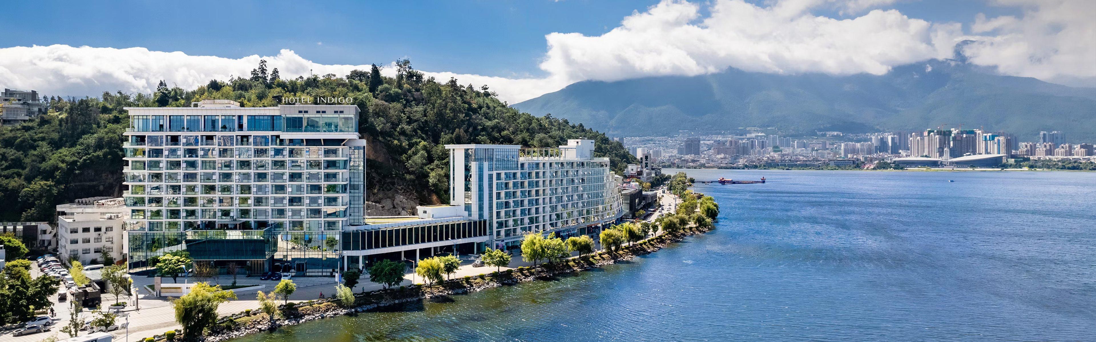 $hotelInfo.mediaDetails.welcomePhotos.primaryPhoto.caption}