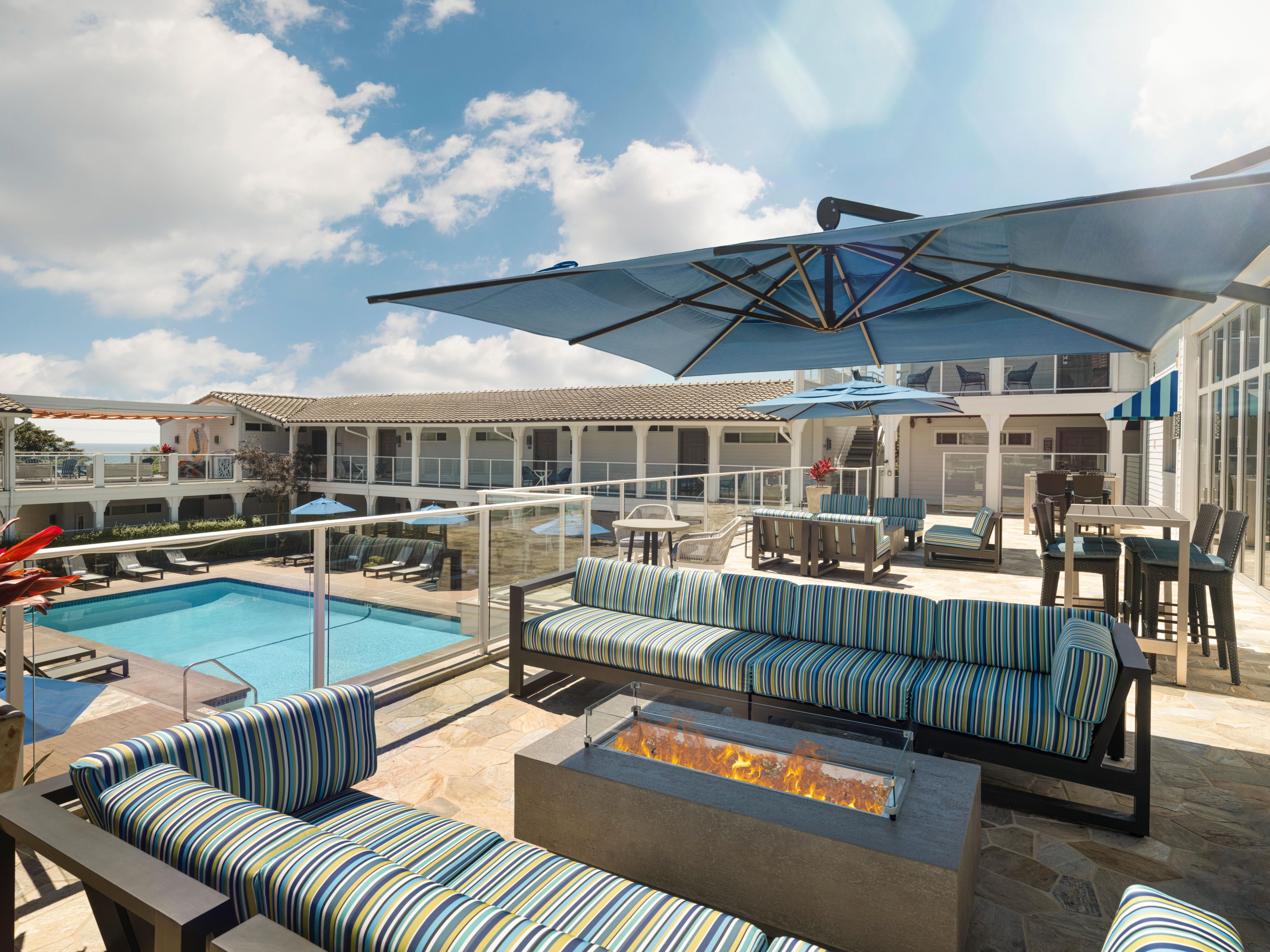 Experience the spirit of coastal California at Hotel Indigo San Diego Del Mar with handcrafted cocktails, fresh local flavors, and live weekend music. Relax with friends by the fire pits overlooking the pool and Pacific Ocean, and take in breathtaking sunsets with the best bar views in Del Mar.
