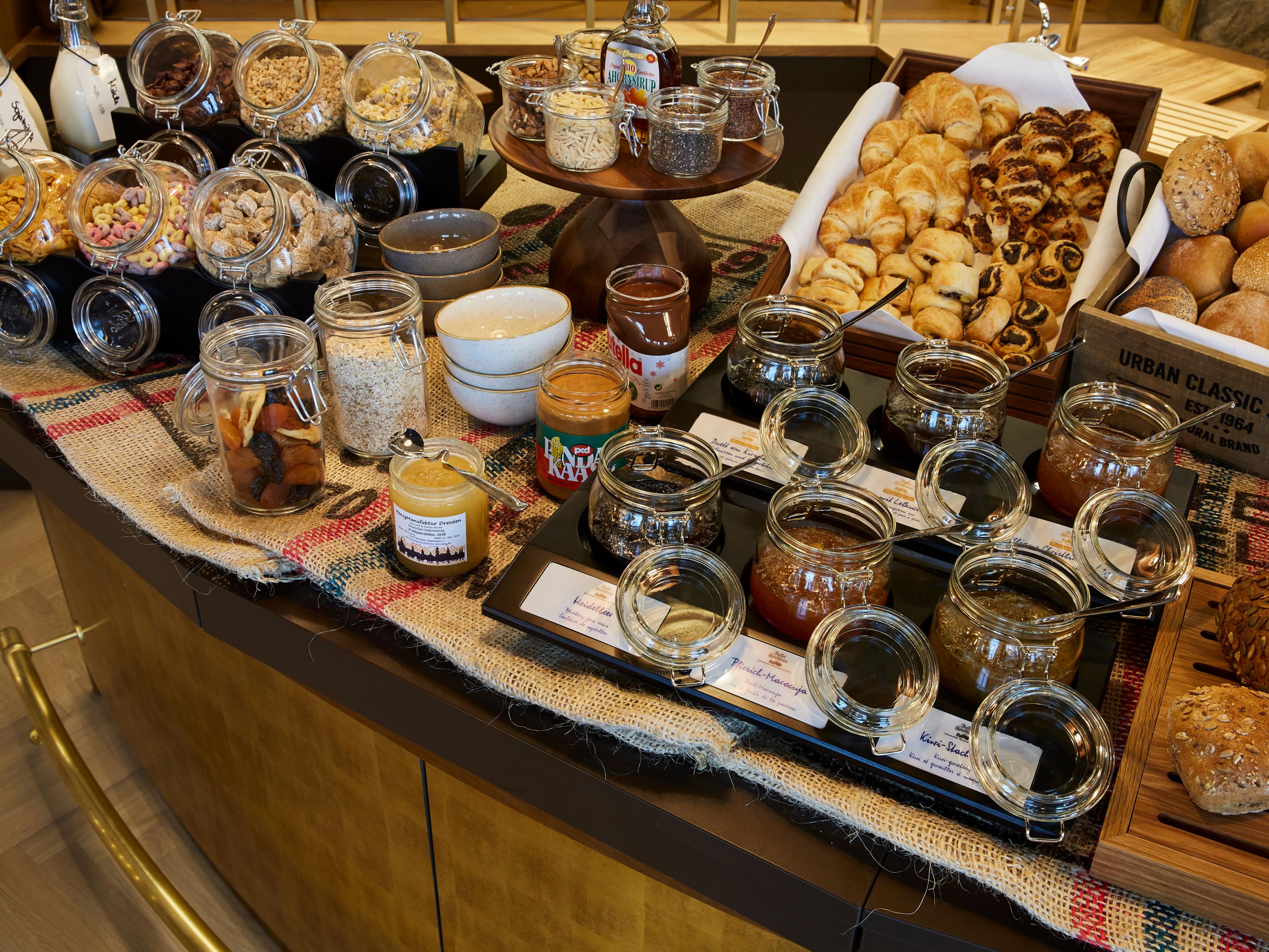 Enjoy our rich breakfast buffet with homemade salads, jams, smoothies, and cakes, honey from Dresdner beekeeper, varied bread roll and bread selection from regional bakery Grundmann and a la carte prepared egg dishes. Start your day with freshly brewed filter coffee and specialty coffees.
