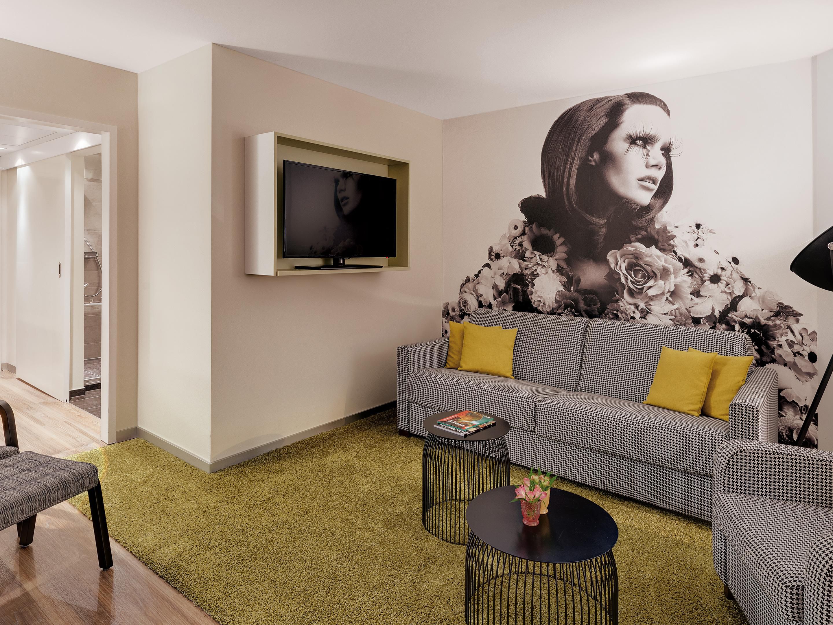 Relax in artistically designed rooms and suites that evoke the style of Fashion City. Bright colors, murals and photos depicting Düsseldorf’s fashion culture create a sanctuary in the city’s trendiest neighbourhood. Rooms and suites feature cozy beds, flatscreens with Apple TV, iPod docking, cordless phones, Nespresso coffee, and rain showers.