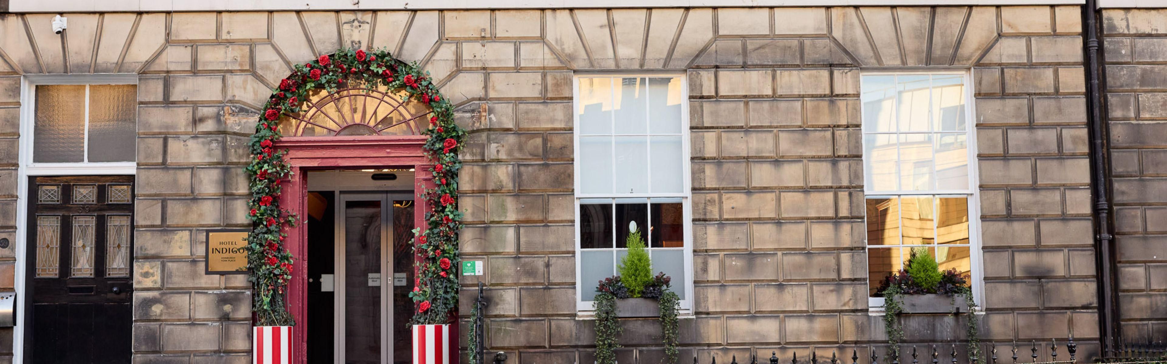 $hotelInfo.mediaDetails.welcomePhotos.primaryPhoto.caption}