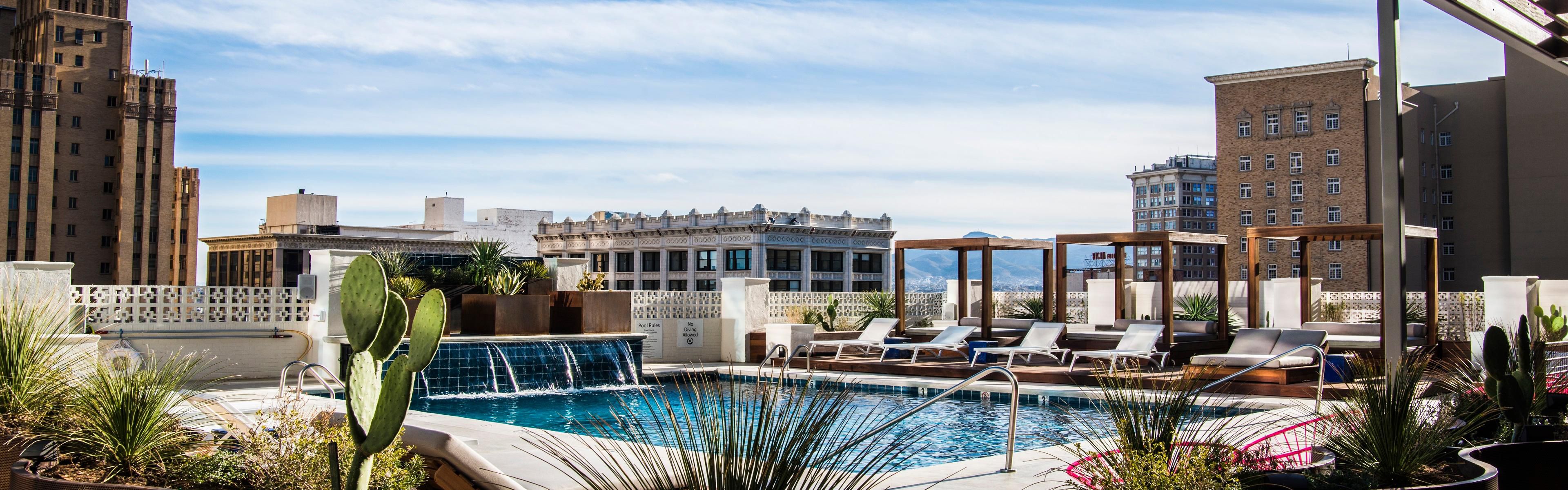 $hotelInfo.mediaDetails.welcomePhotos.primaryPhoto.caption}