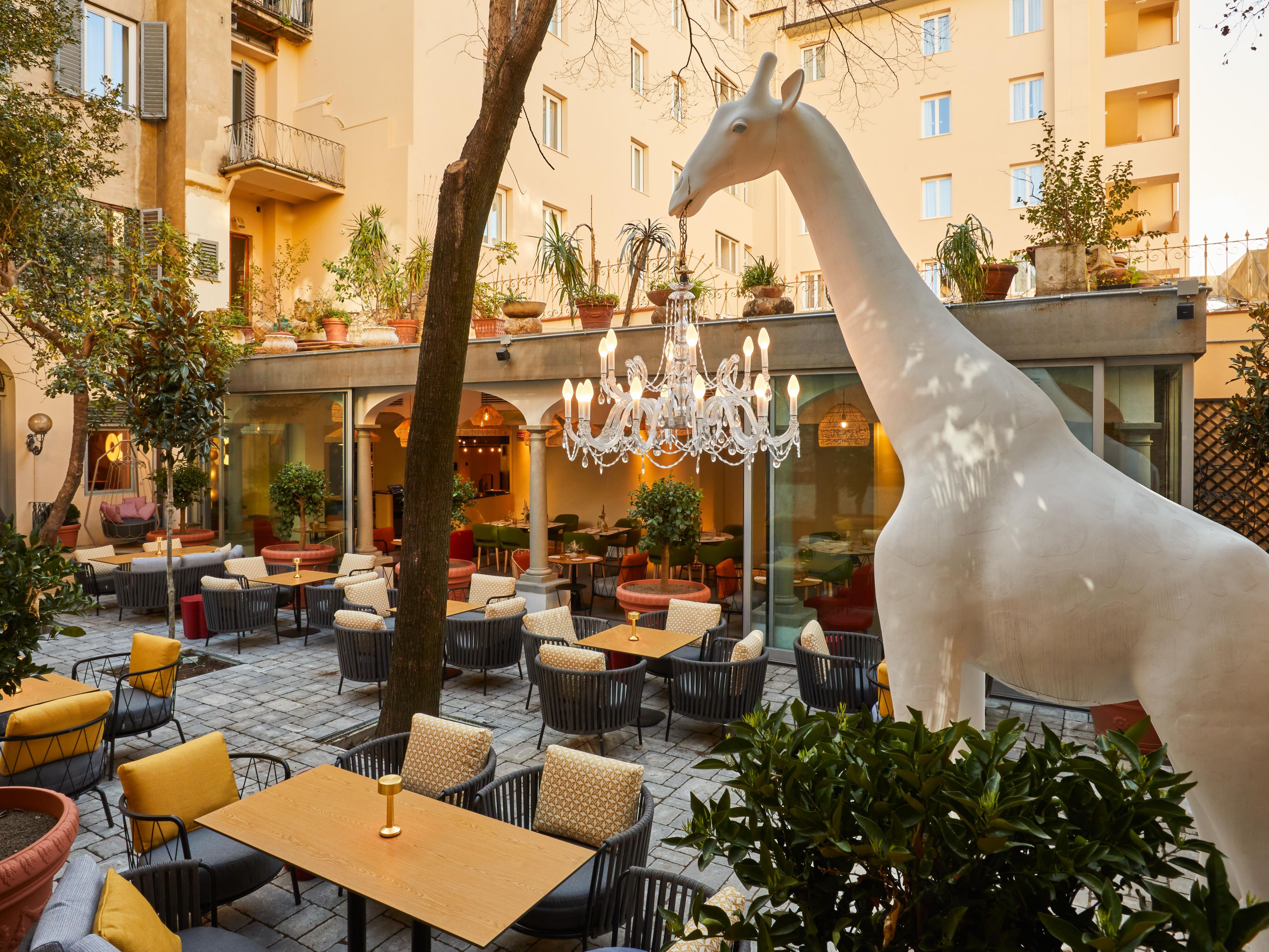 From breakfast in our incredible patio to evening cocktails in our lush oasis, we provide the perfect ambiance for every moment of the day. Relax in our green and intimate garden or host a private event in an exclusive atmosphere. Experience live music and entertainment as our skilled Barman and Chef craft new Florentine memories just for you.