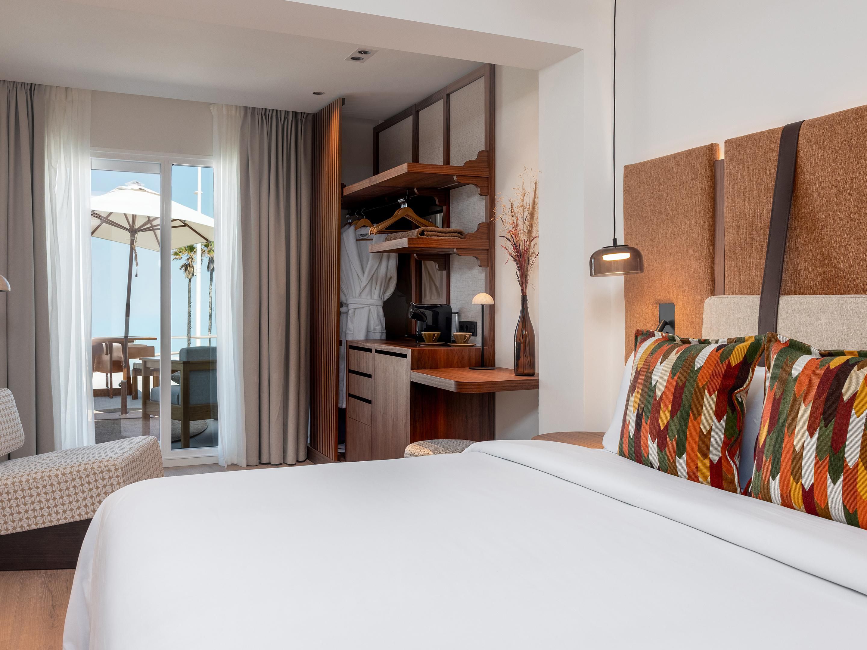 At Hotel Indigo Gandia Beach, your pet is welcome too. Pets are allowed in guest rooms but not in common areas. A one-time cleaning fee of €25 applies, plus a nightly supplement of €12 per night. Bring your furry friend and enjoy a stylish stay by the sea.