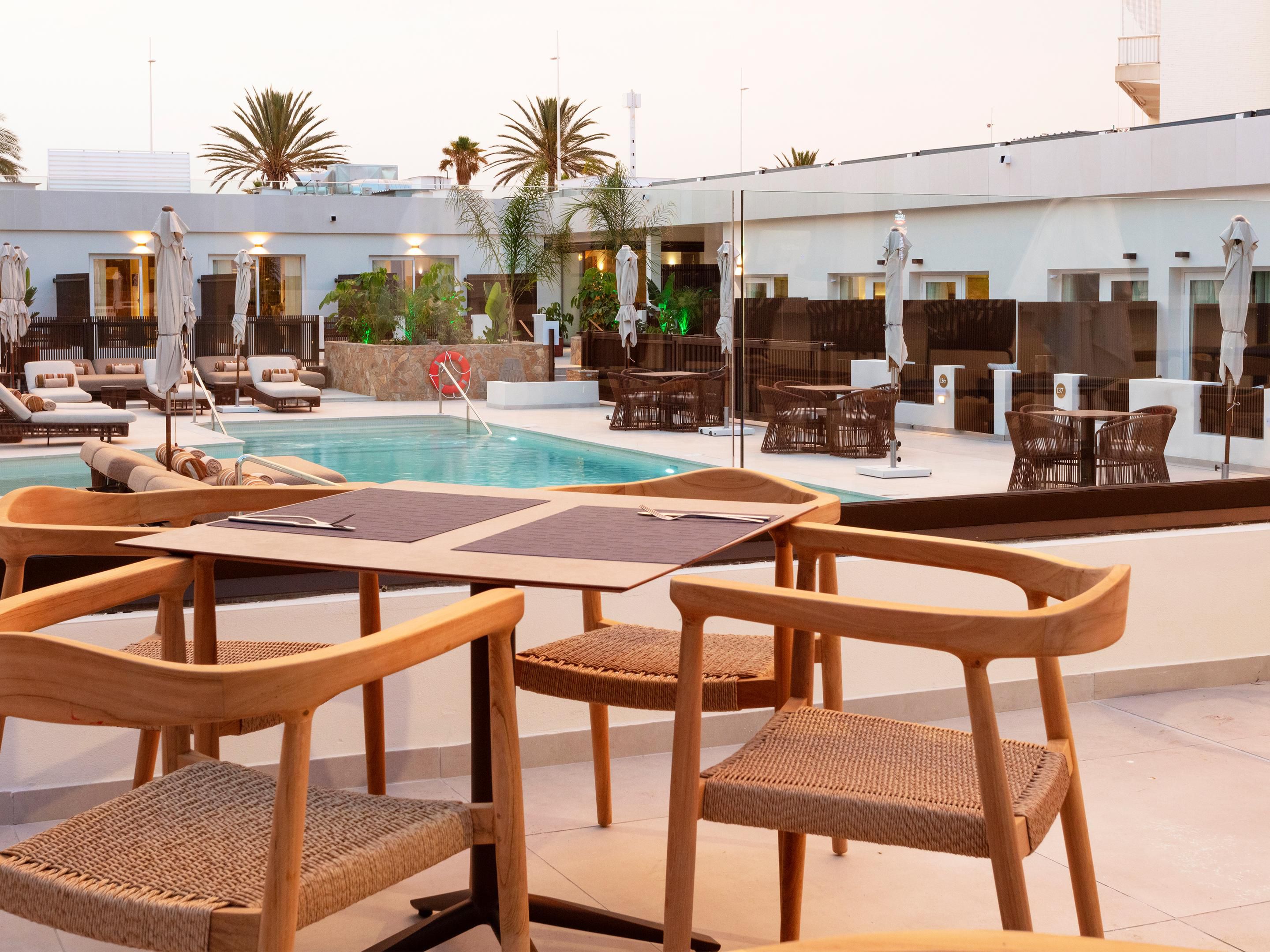 Discover the breakfast menu at Hotel Indigo Gandia Beach and delight yourself every day of your stay. Are you a sweet or savoury foodie? Through the restaurant L'Attitude, we enhance the value of local products with a contemporary interpretation, adapted to a customer looking for authenticity with innovative touches.