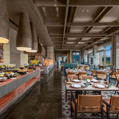 SHOW. A Neighborhood Cafe