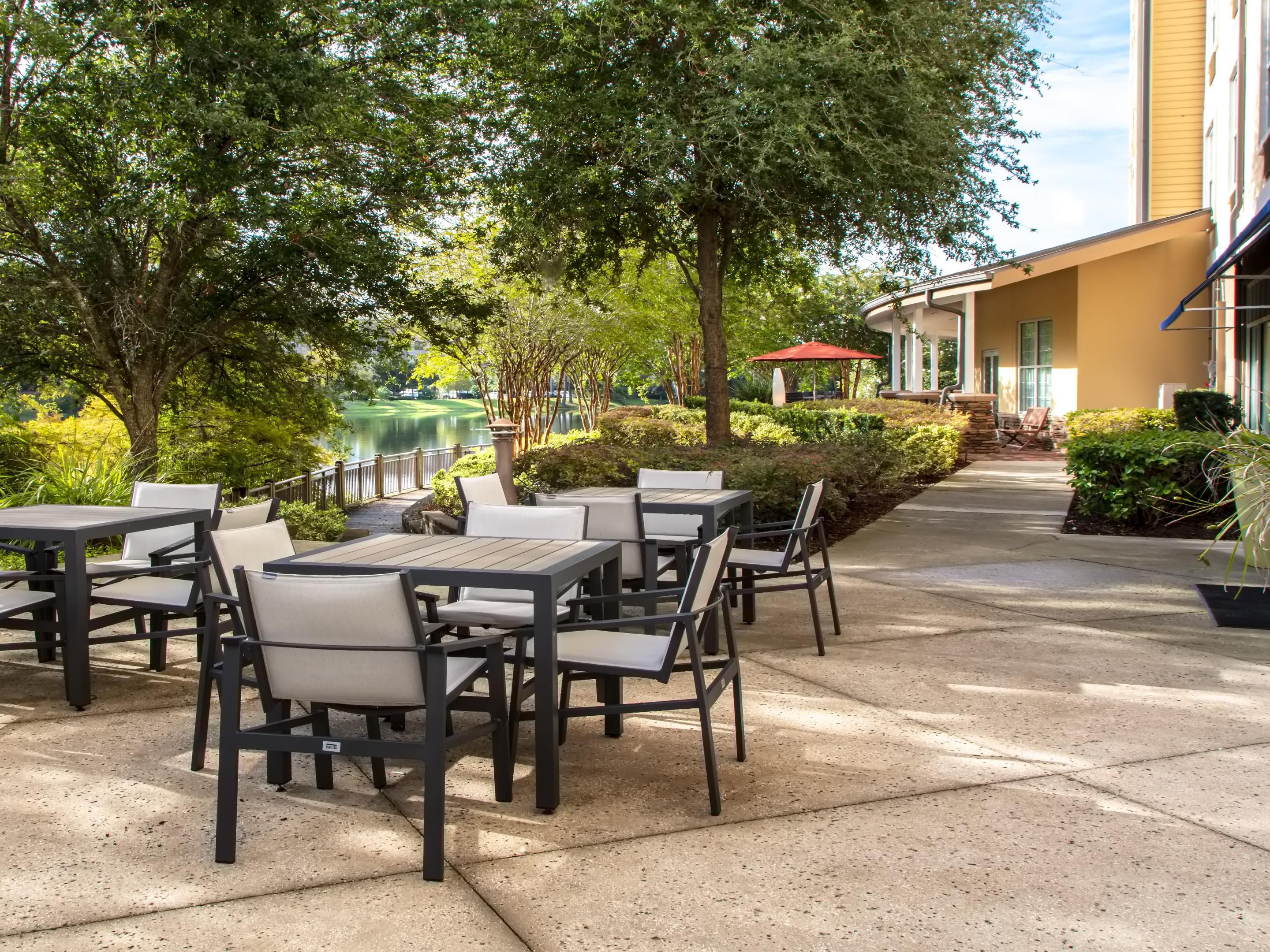Unwind on our scenic outdoor patio, where lakefront views set the stage for relaxation. Adjacent to the lobby, restaurant, and event space, this inviting area features comfortable seating, a cozy firepit, and plenty of space to sip cocktails or enjoy a morning coffee. It’s a perfect spot to soak in Jacksonville’s warm breezes and laid-back charm.	