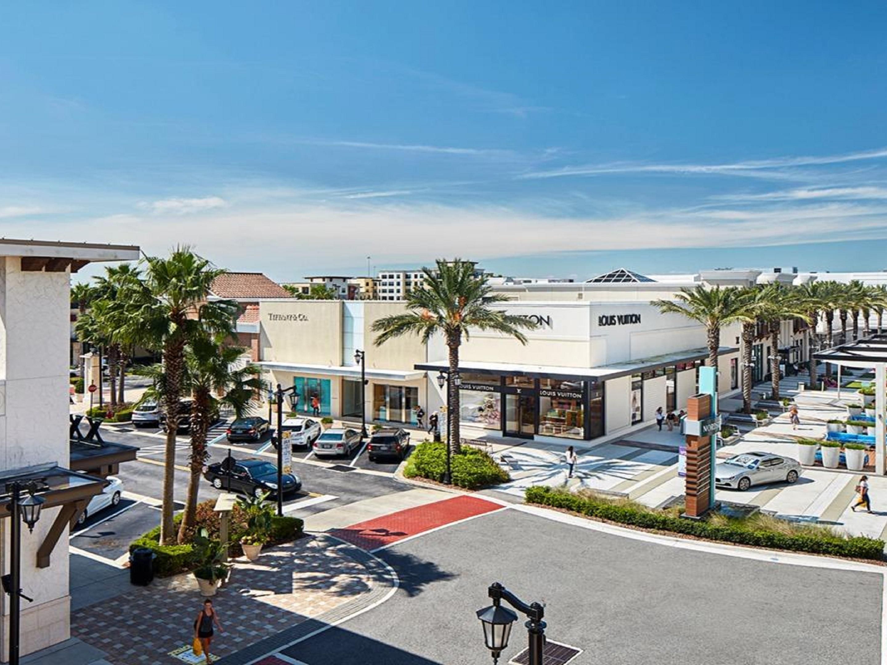 Just minutes from the hotel, St. Johns Town Center is Jacksonville’s premier shopping and dining destination. Discover over 175 stores, from high-end brands to local boutiques, alongside an array of top-rated restaurants. Whether you're seeking a day of retail therapy or a delightful dining experience, this vibrant shopping hub is a must-visit.