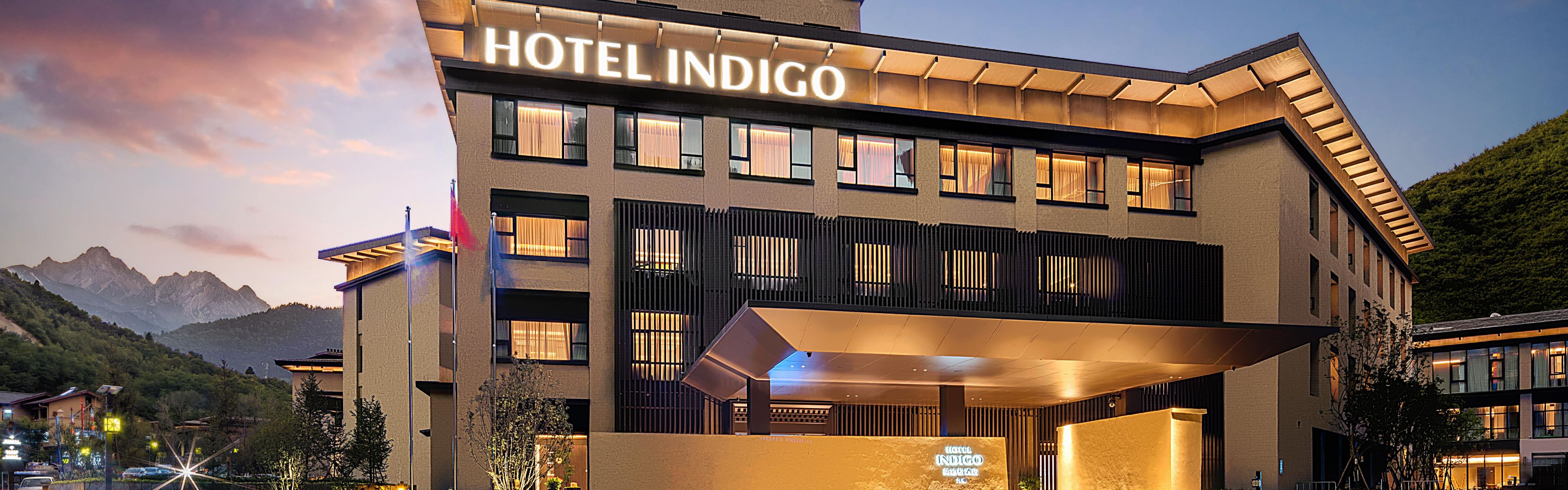 $hotelInfo.mediaDetails.welcomePhotos.primaryPhoto.caption}