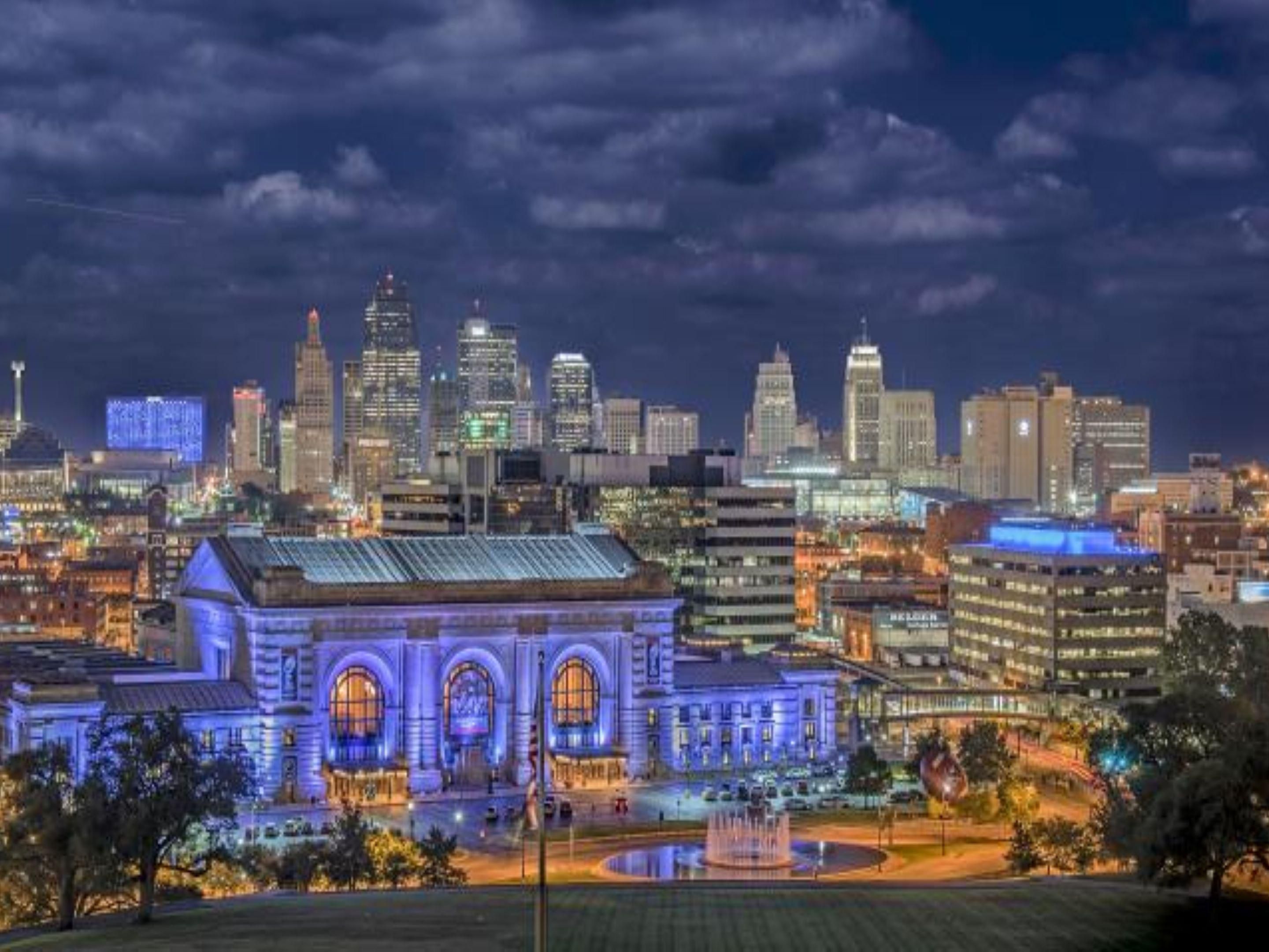 The 100 year old Union Station is a hub of culture, education, and entertainment. Visit traveling national exhibits, 3D movies on the Extreme Screen, or explore our world in Science City, or enjoy a cup of coffee or a special meal in this beautiful, historic building. Bring your entire family for a night with us and a day at the Union station.