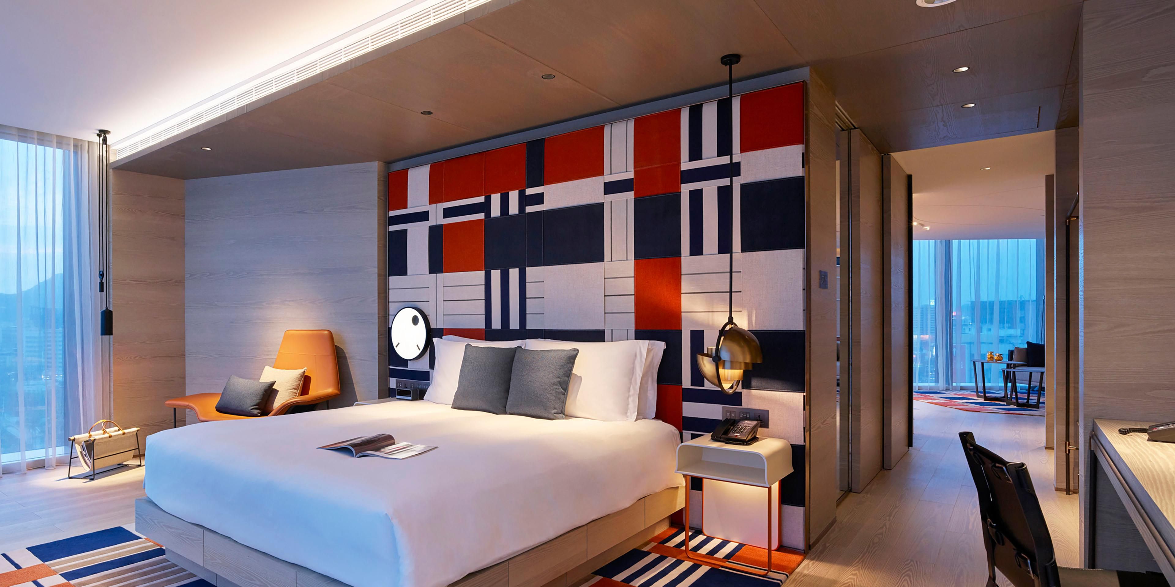 单卧套房 特大床 带起居室及用餐区 公园景观