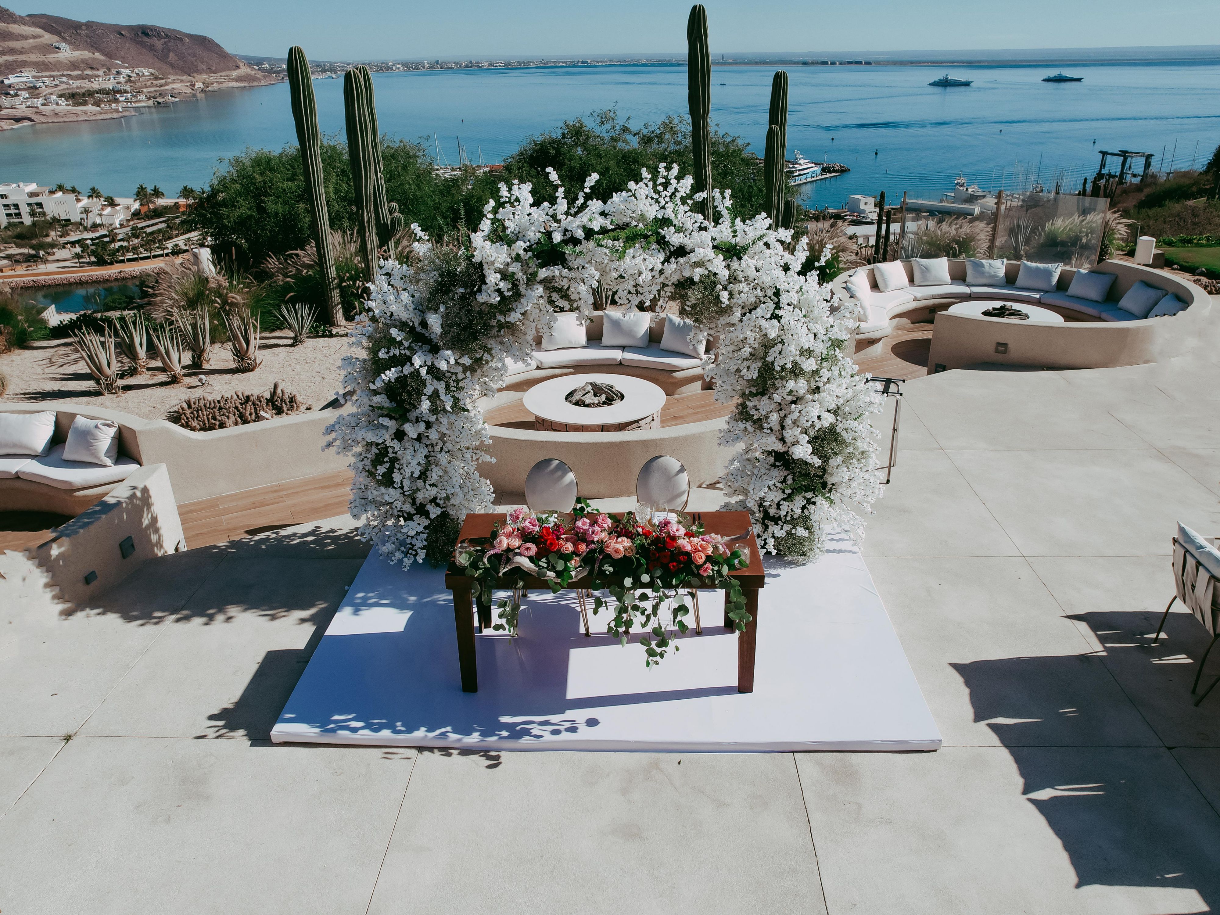 Host your next event at our event venues in La Paz, Mexico. Our ballroom accommodates up to 180 guests and can be divided into three separate spaces. Catering, event coordinators, and full A/V equipment make for a stress-free event. For an unforgettable seaside wedding with views of La Paz Bay, invite up to 300 guests to our Cardón garden venue.