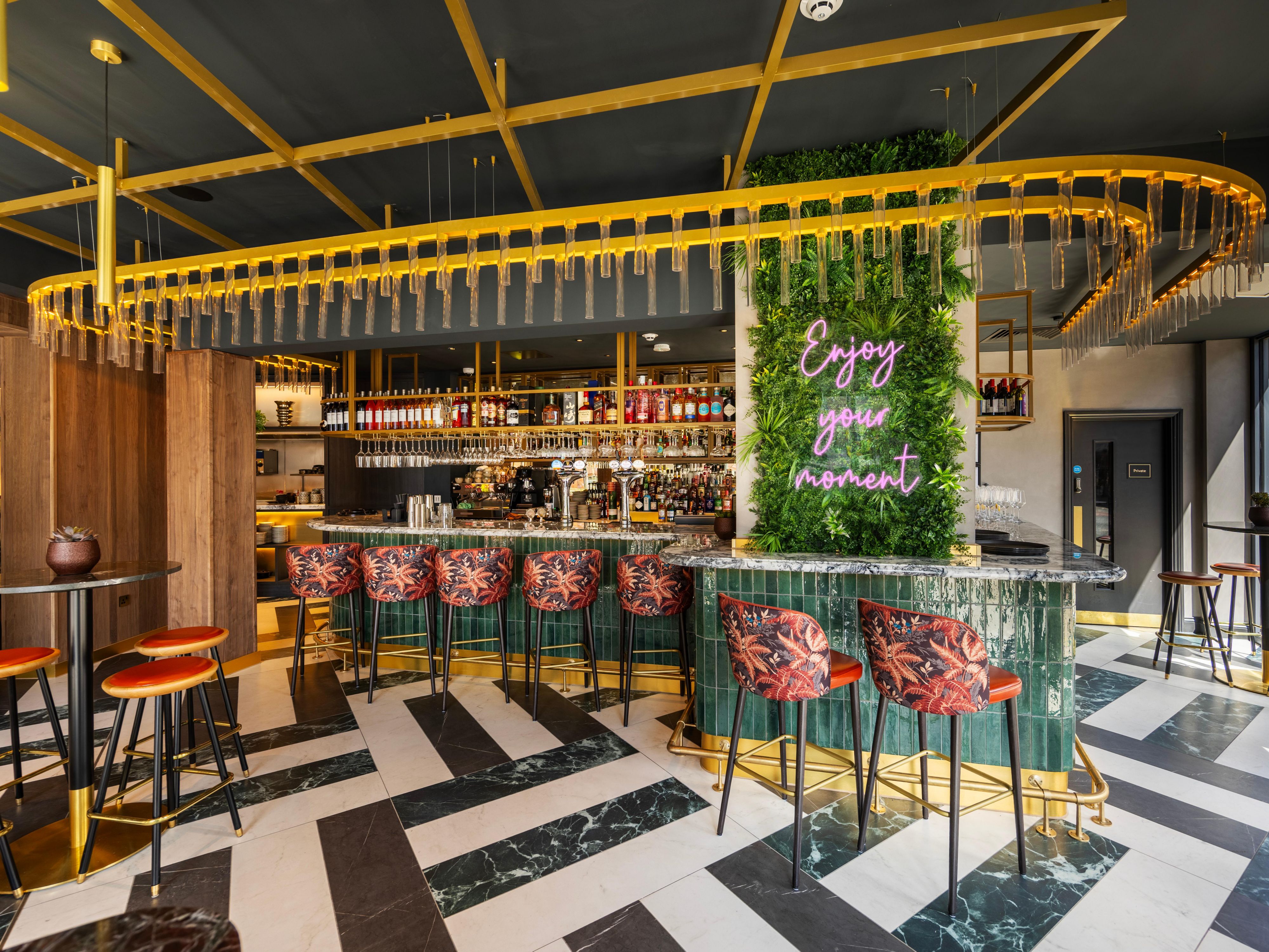 The Banksia Bar & Restaurant at Hotel Indigo Leeds offers vibrant Mediterranean all-day dining, blending fresh local ingredients with signature flavours. From small plates to a la carte, it’s the perfect spot to enjoy innovative cuisine in a dynamic space that reflects the spirit of Leeds. Ideal for both work and relaxation.