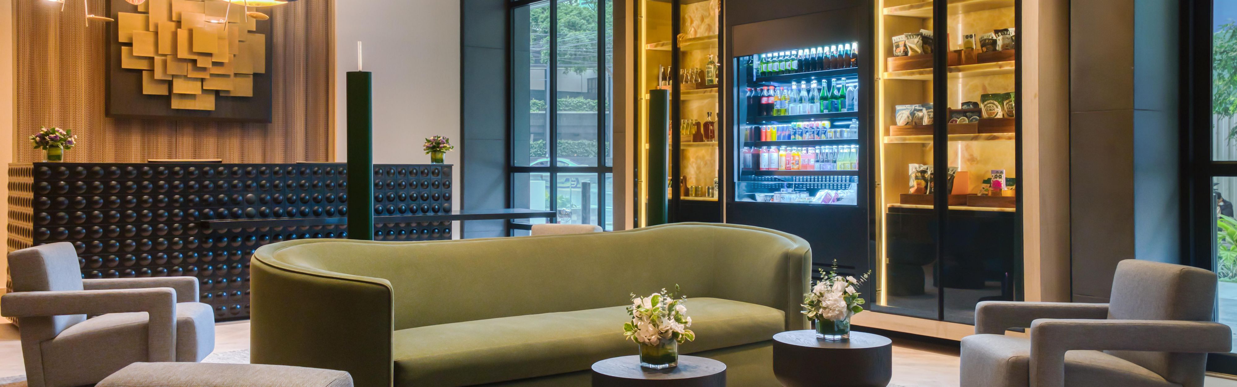 $hotelInfo.mediaDetails.welcomePhotos.primaryPhoto.caption}