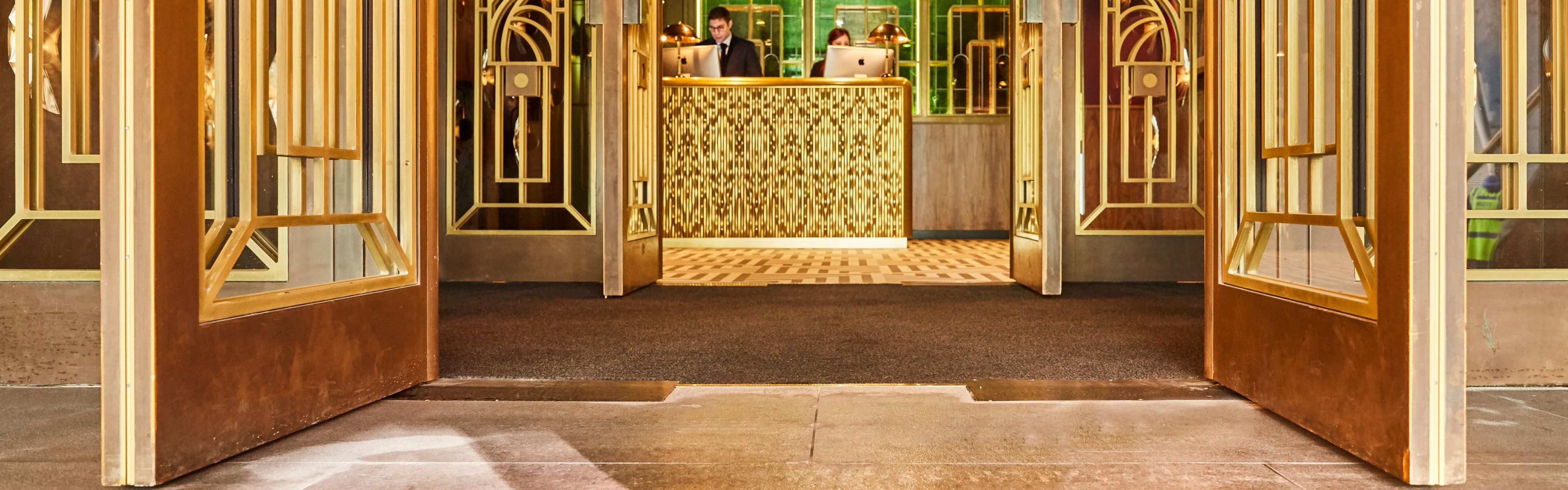 $hotelInfo.mediaDetails.welcomePhotos.primaryPhoto.caption}