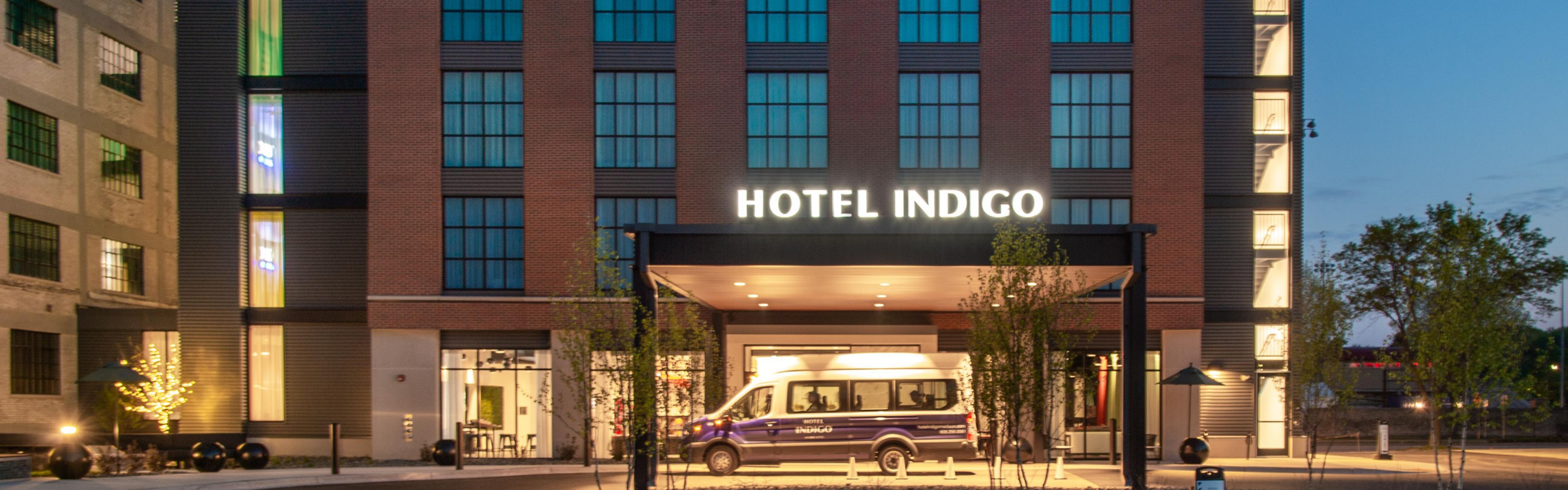 $hotelInfo.mediaDetails.welcomePhotos.primaryPhoto.caption}