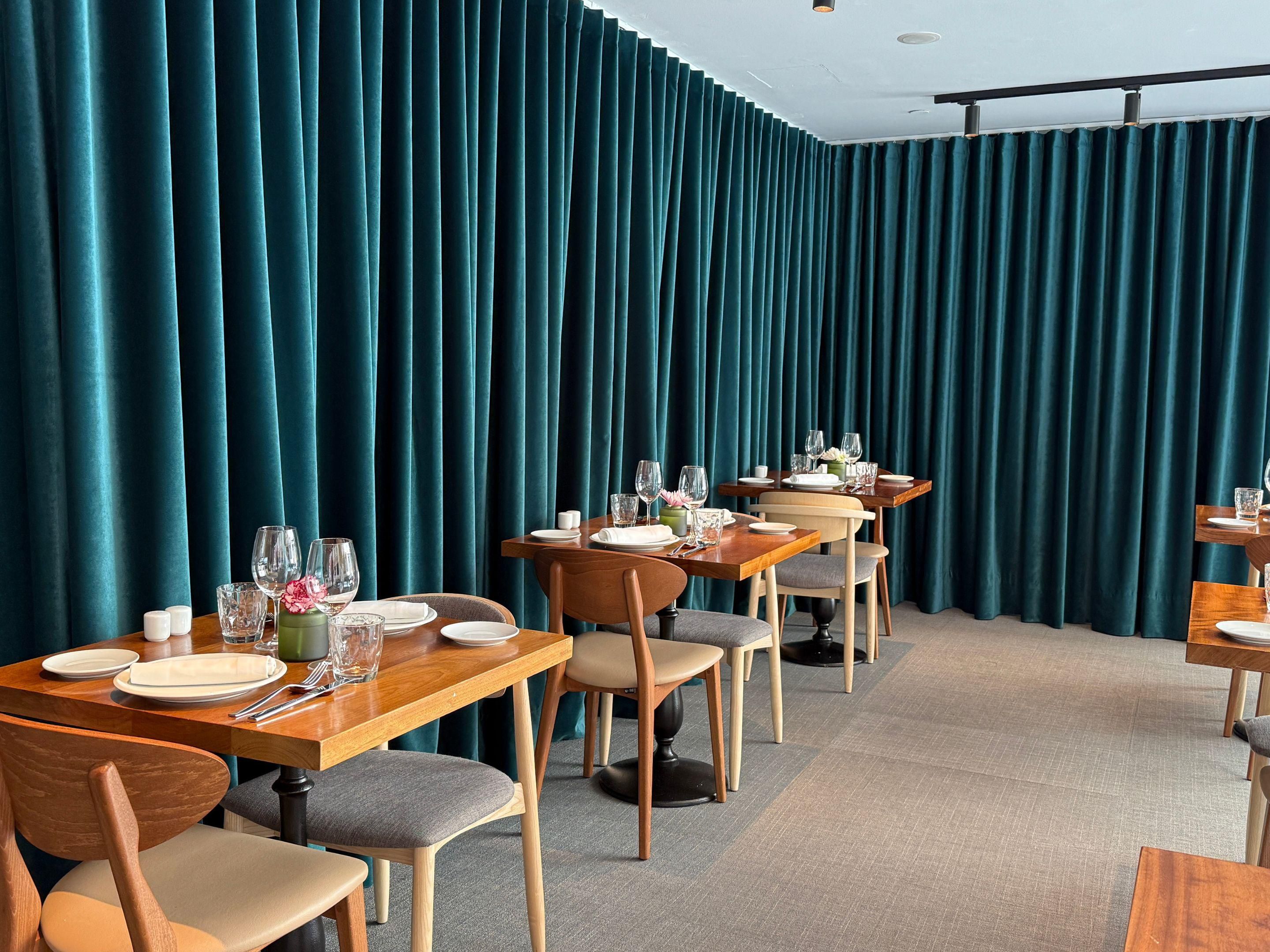 If you’re looking for a restaurant with high-quality local cuisine near Gran Vía in Madrid, you’ve come to the right place: “El Telón.” El Telón offers a unique dining experience based on top-quality ingredients, carefully prepared to surprise you with their delicious flavors and aromas.