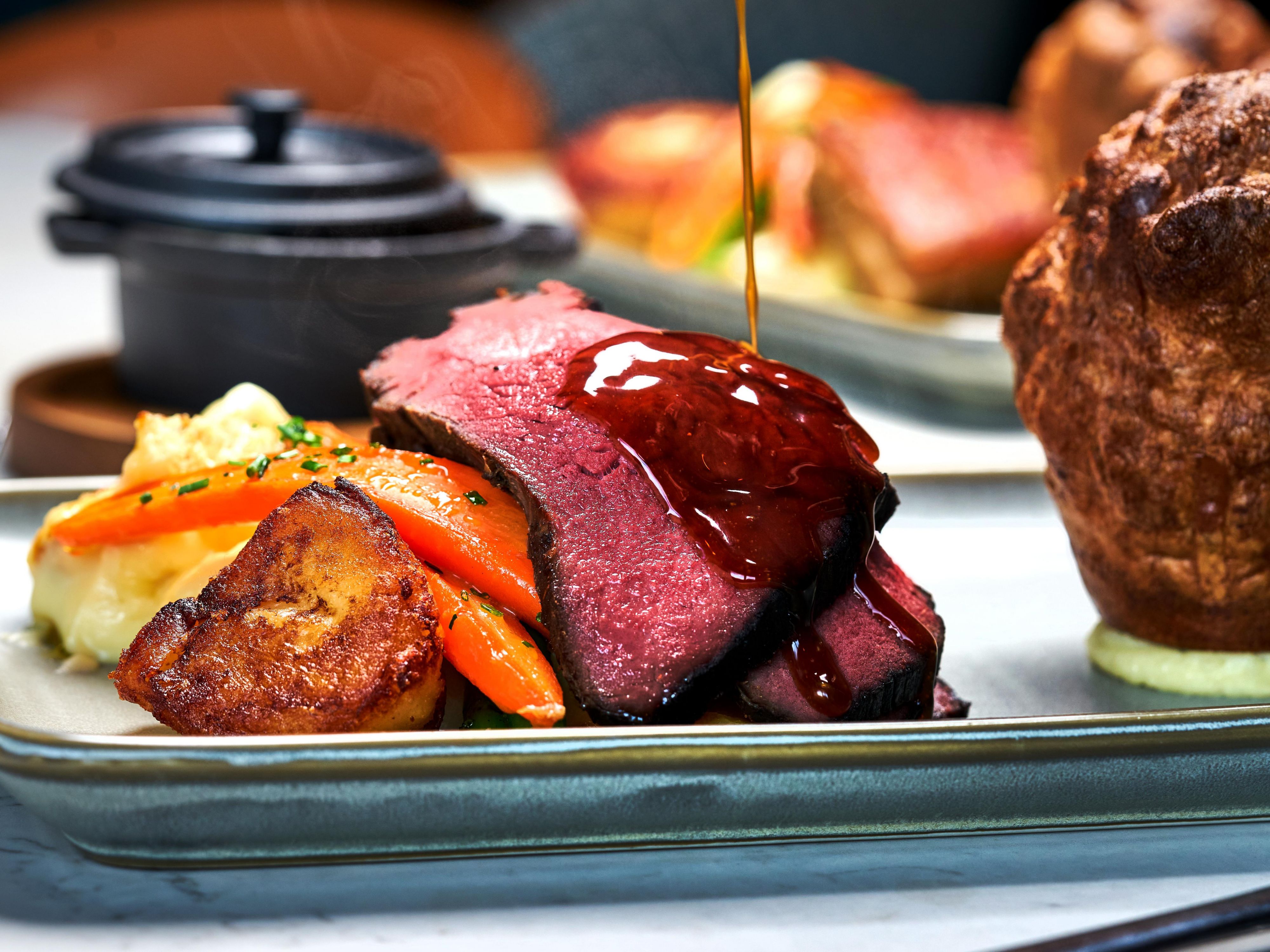 Join us at Mamucium every Sunday for our contemporary take on a time-honoured British dish. Choose from our treacle-cured roast rump of beef, malt beer glazed roasted chicken breast, or slow-cooked crispy pork belly; or indulge in our vegetarian and vegan options also. Book your table now via the weblink, and to view the menu.
