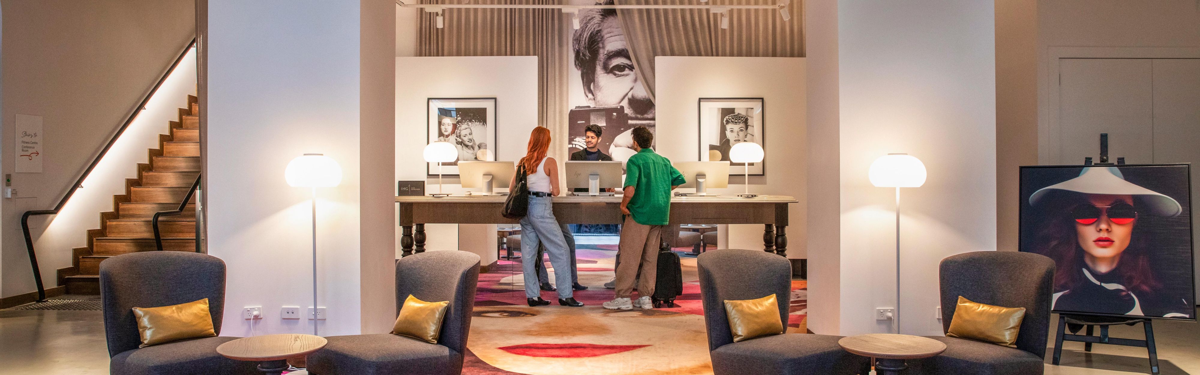 $hotelInfo.mediaDetails.welcomePhotos.primaryPhoto.caption}