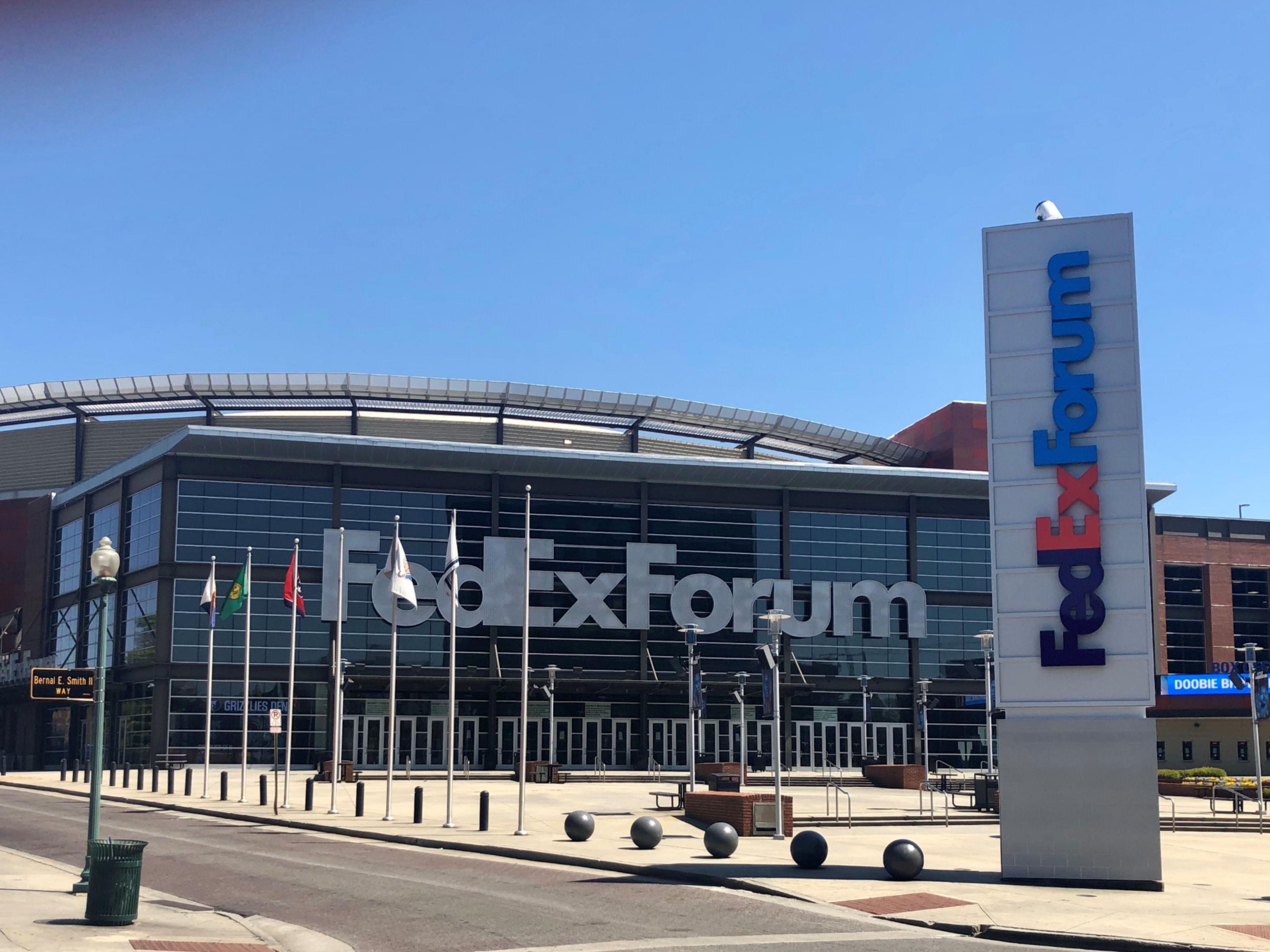 Take advantage of our prime location and discover why Memphis is Home of the Blues & the Birthplace of Rock 'n' Roll. Enjoy easy access to the historic Beale Street Entertainment District, famous local eateries with the greatest BBQ & southern cuisine, the Blues Hall of Fame, Rock 'n' Soul Museum, & the Memphis Music Hall of Fame.
