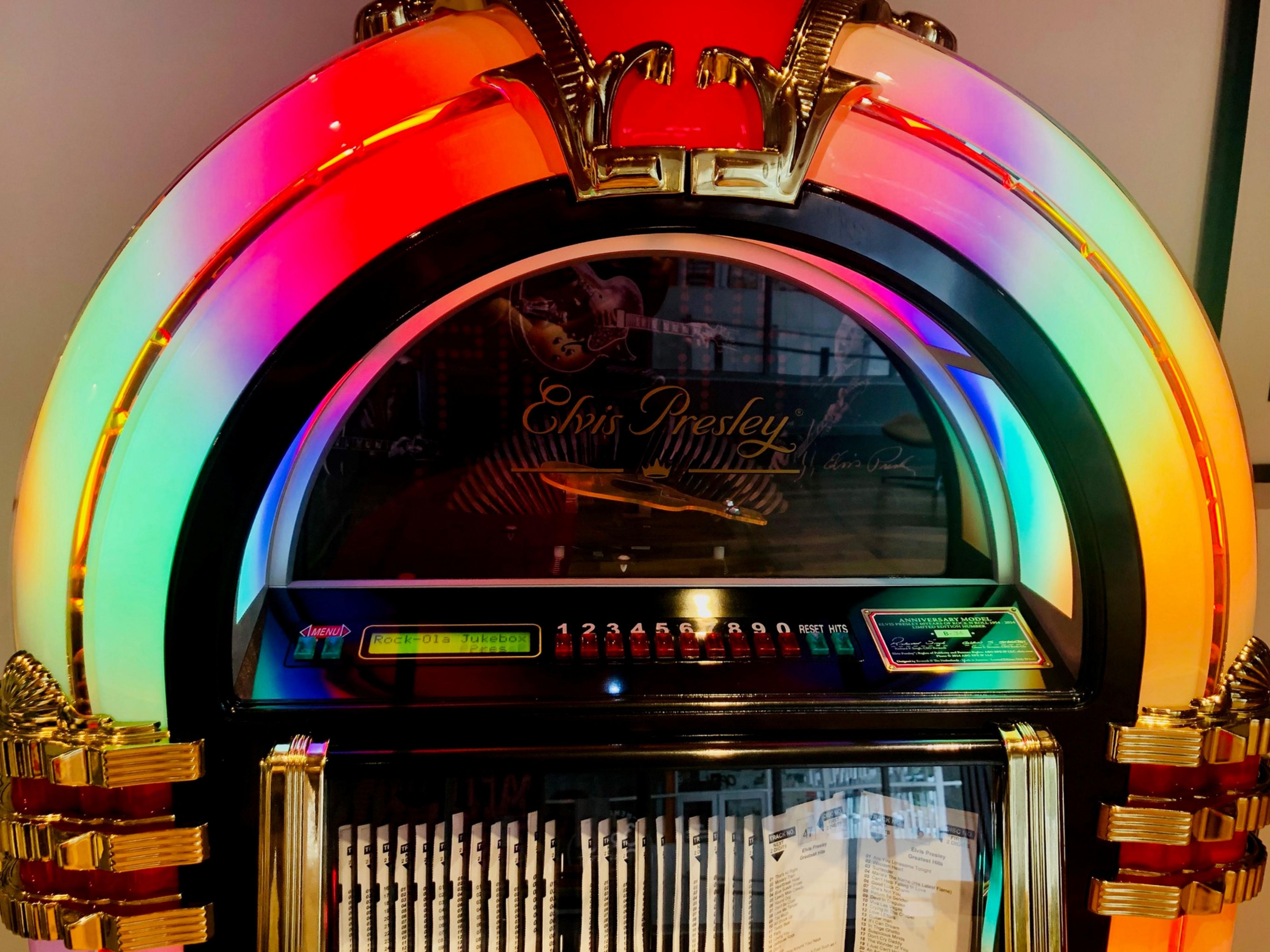 Enjoy tunes from our limited edition Rock-Ola Elvis Presley Jukebox. All the music has ties to Memphis, with either the artist being from Memphis, written in Memphis, about Memphis, or recorded in Memphis. The best part? It's free! Play as many songs as you wish, courtesy of Hotel Indigo Memphis Downtown. 