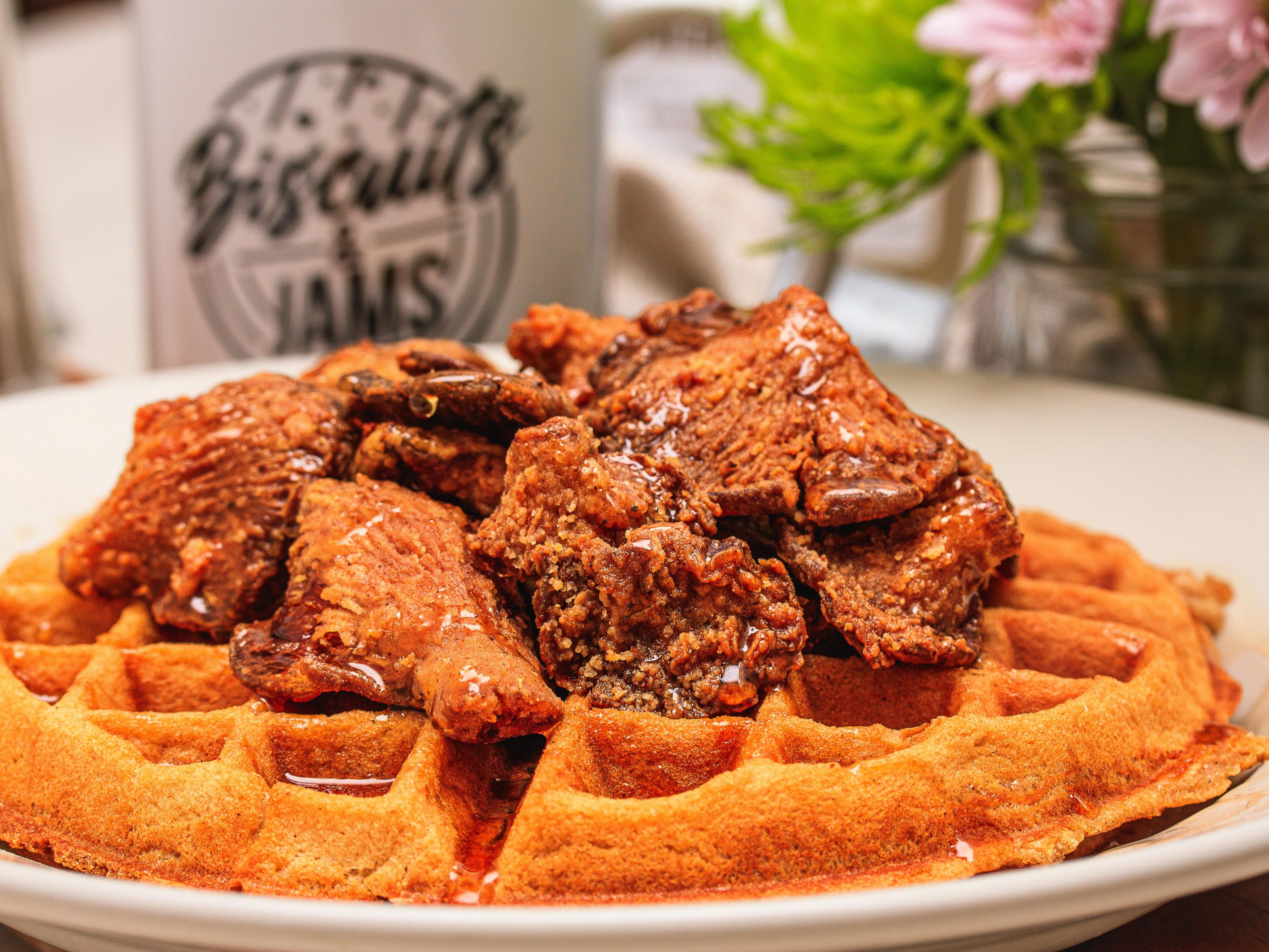 Biscuits & Jams at the Hotel Indigo Memphis is our newly opened onsite restaurant featuring a popular of Southern comfort cuisine. Make your reservation today to dine at a local culinary leader in Memphis. 