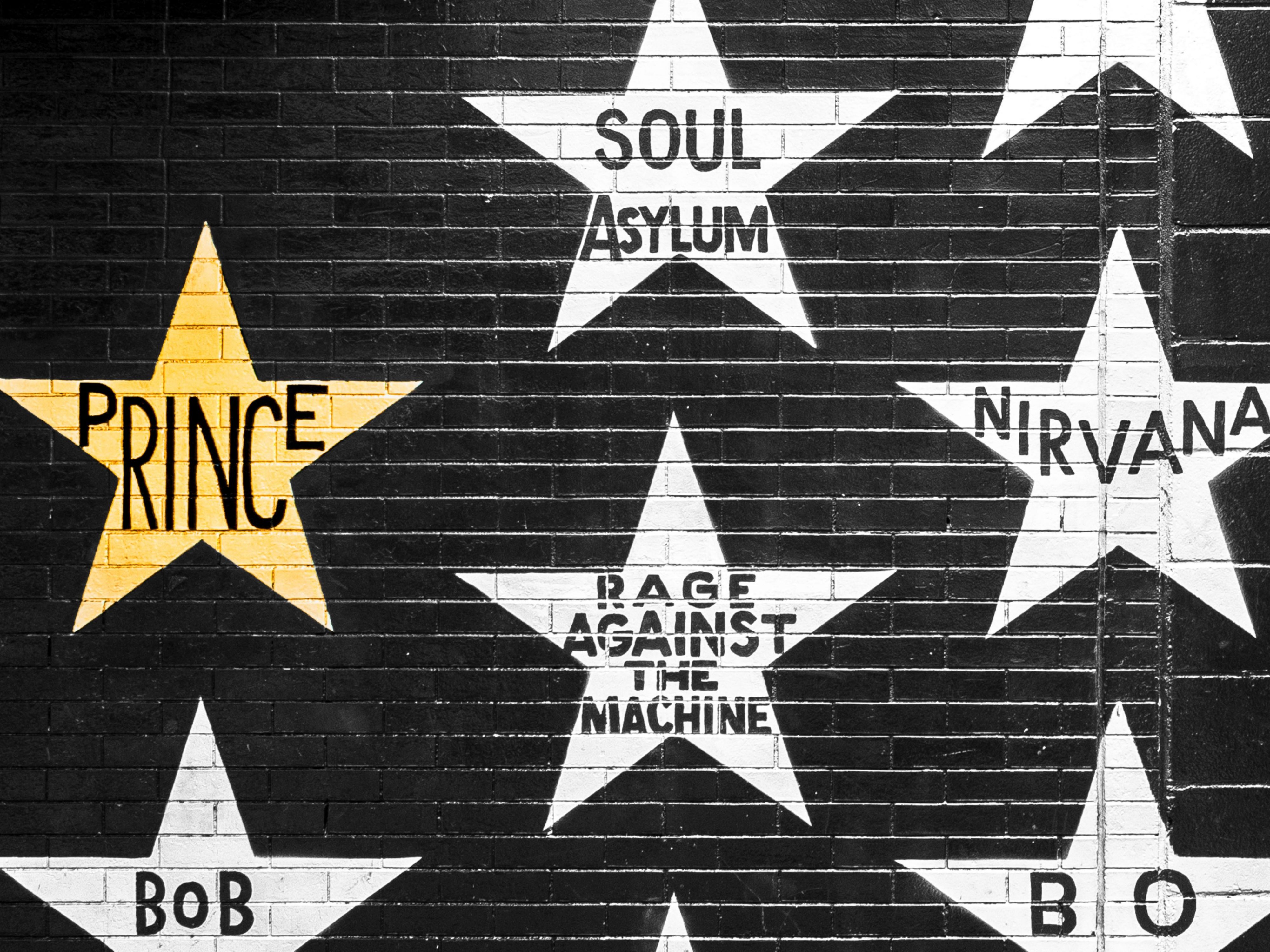 Whether you're grooving at First Avenue, vibing at The Armory, or dancing under the stars at Taste of Minnesota, Hotel Indigo puts you close to it all. From big-name concerts to summer fests, you're just minutes from the music—and even closer to a cozy night’s sleep.