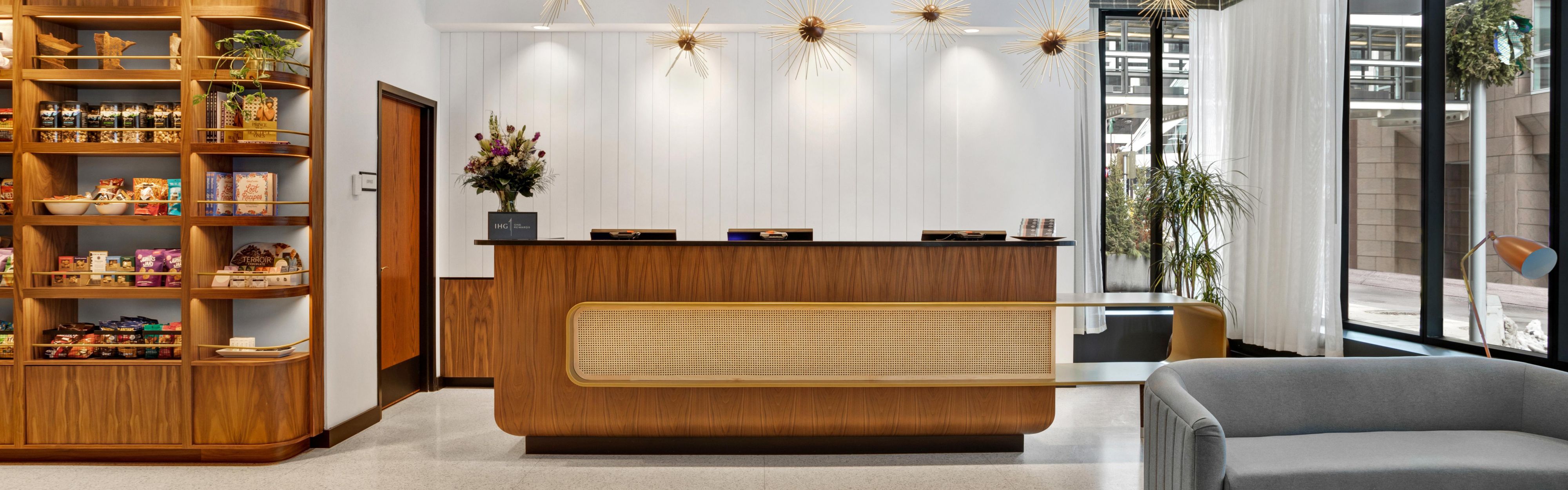 $hotelInfo.mediaDetails.welcomePhotos.primaryPhoto.caption}