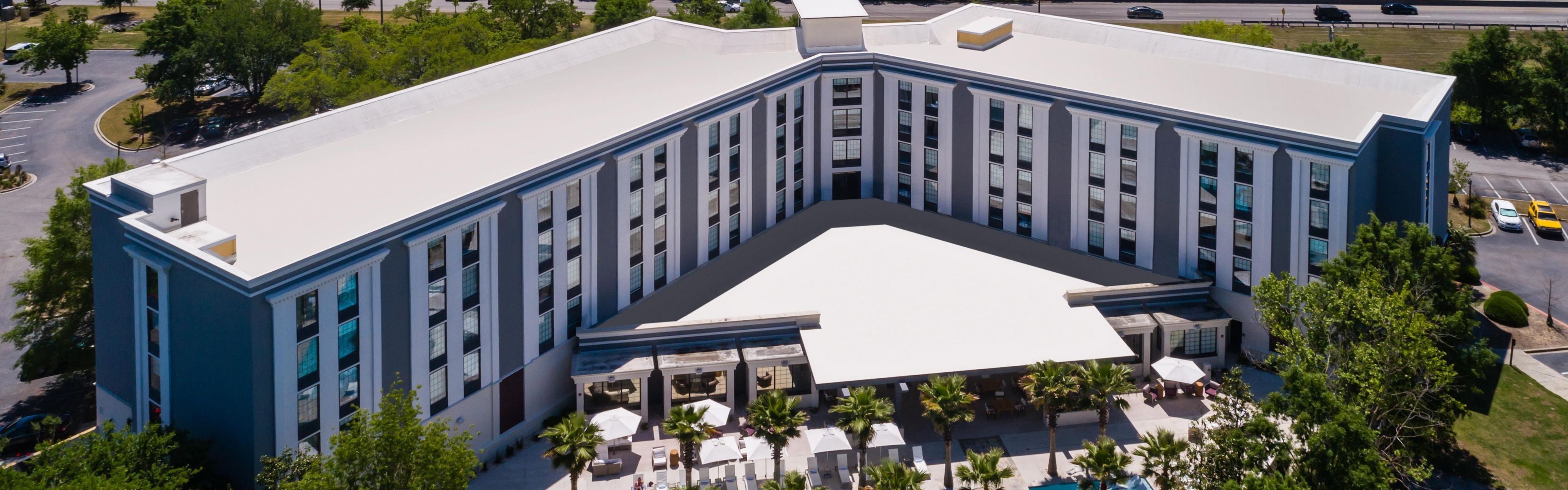 $hotelInfo.mediaDetails.welcomePhotos.primaryPhoto.caption}