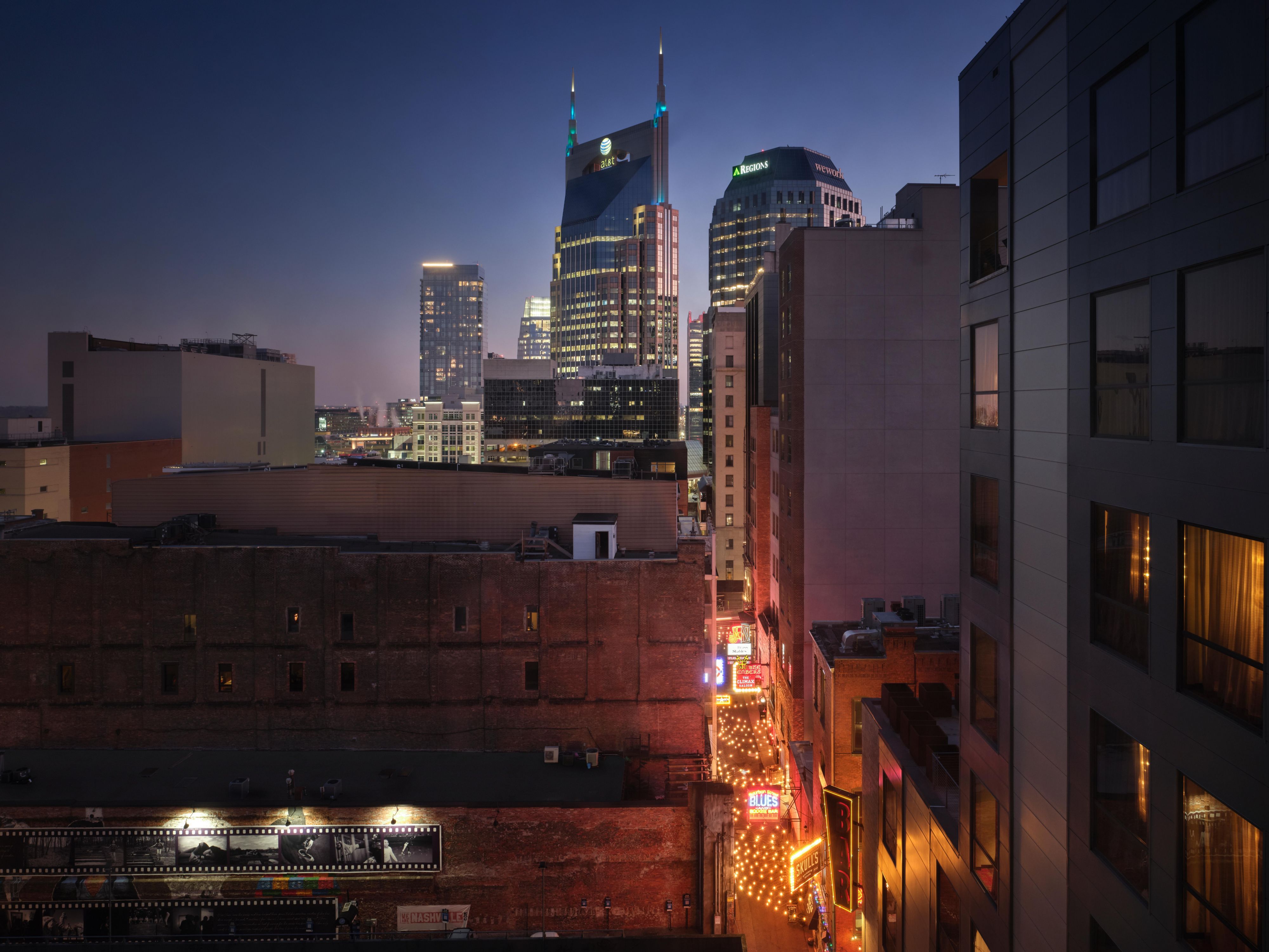 Explore hundreds of downtown Nashville’s bars, restaurants & music venues within a half mile radius. Stay steps from the Broadway Entertainment District to explore speakeasies, rooftops and famous honky-tonks by night. By day, experience The Country Music Hall of Fame, the Frist, the Johnny Cash Museum and more.