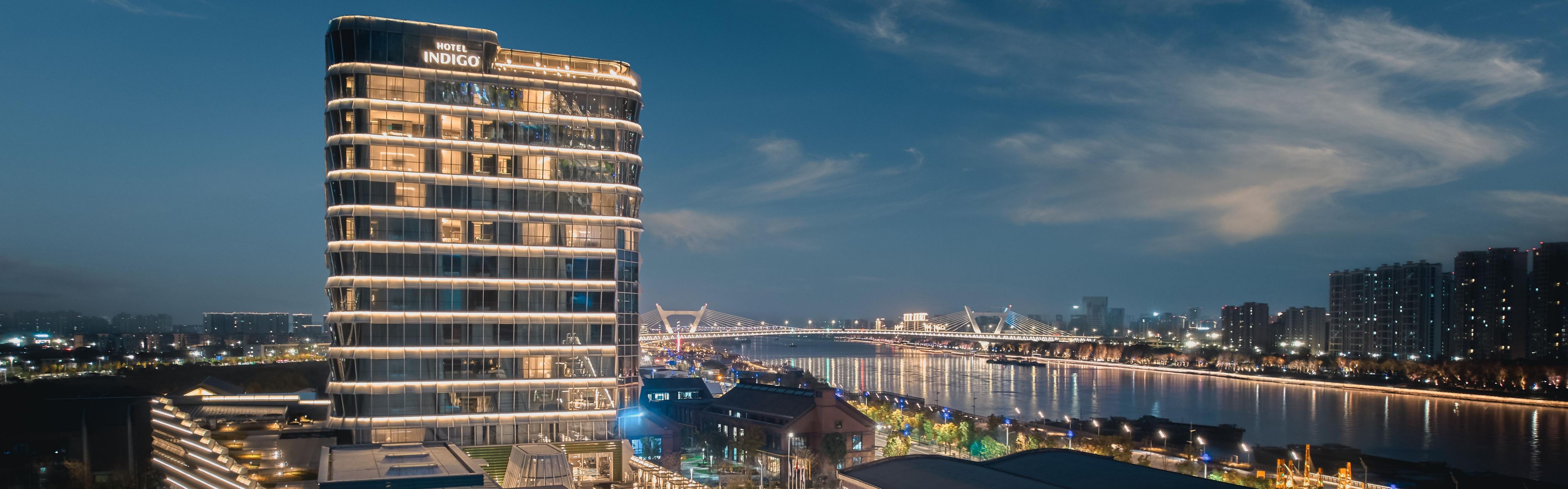 $hotelInfo.mediaDetails.welcomePhotos.primaryPhoto.caption}