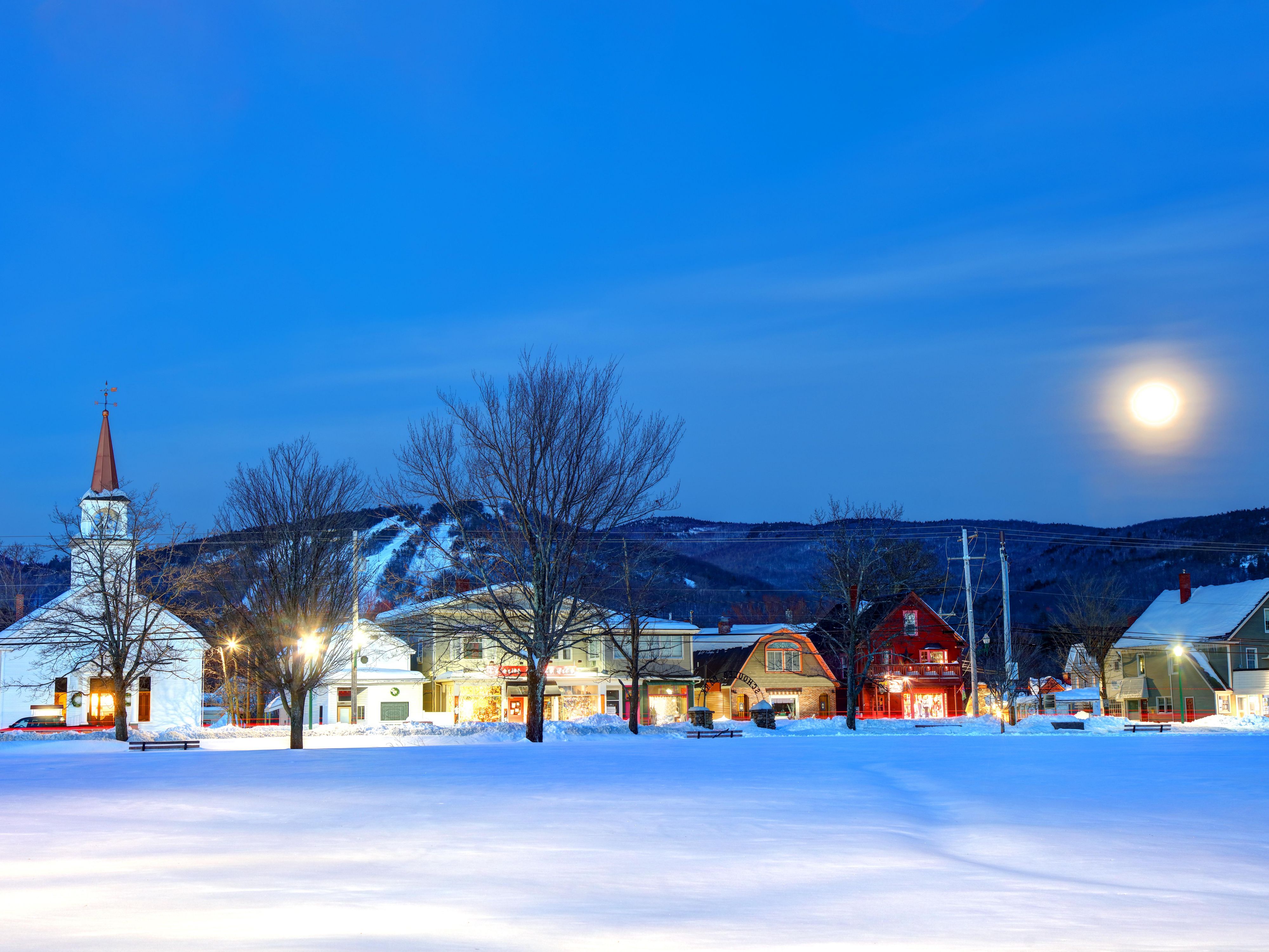 Stroll to boutique shops, cafés, and galleries in North Conway Village. Enjoy tax-free shopping at Settlers Green Outlets, savor local eats, and soak up the small-town charm—all a short walk from the hotel, making every stay feel like a true New England getaway.