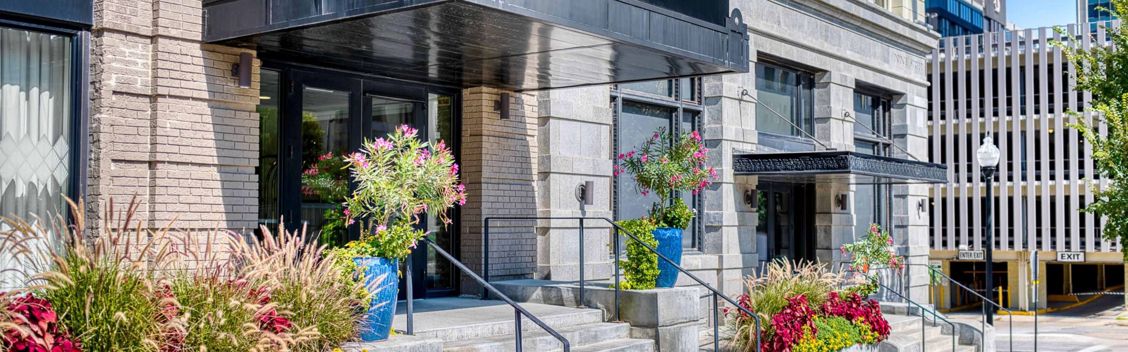 $hotelInfo.mediaDetails.welcomePhotos.primaryPhoto.caption}