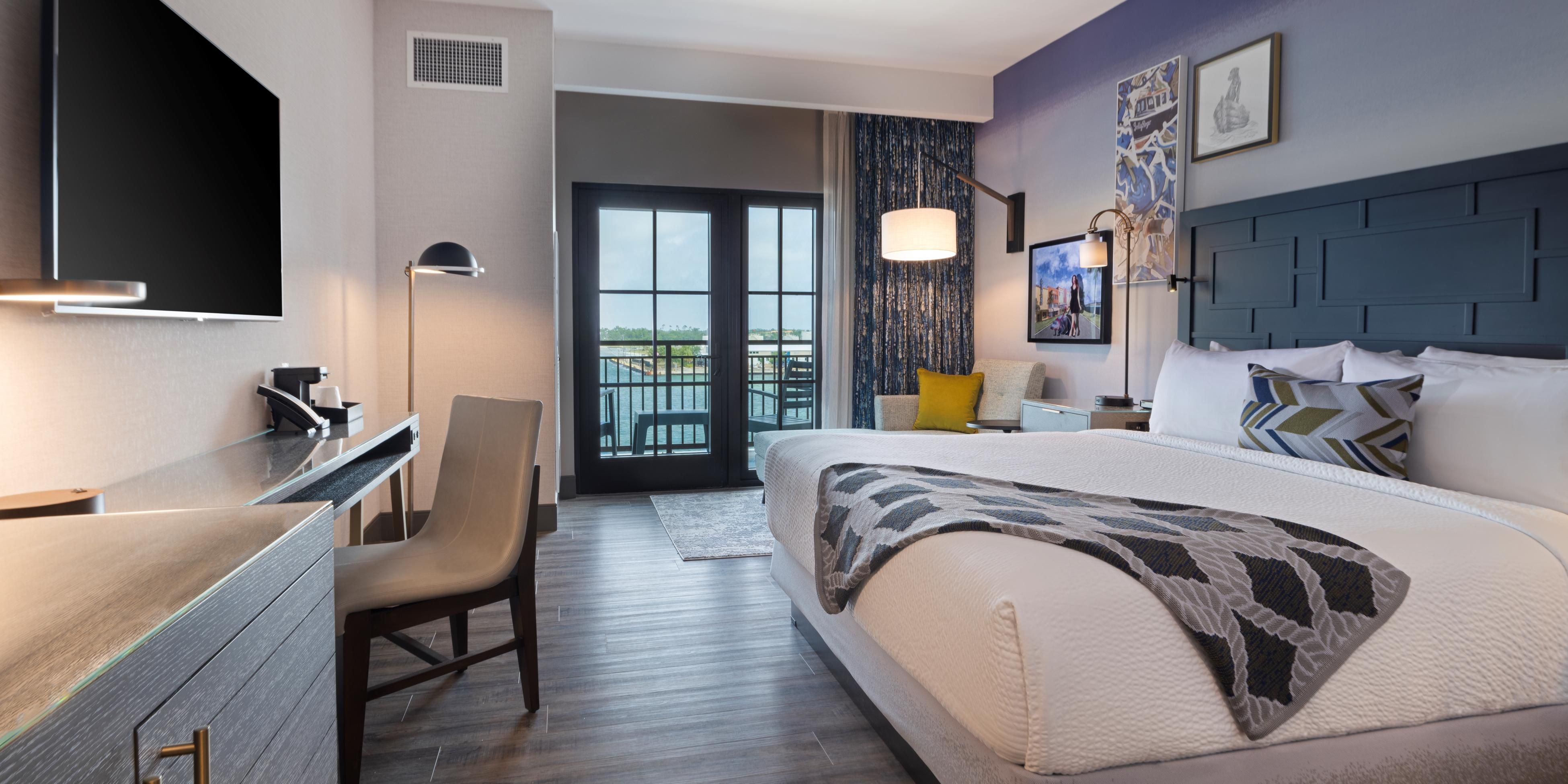 Enjoy bay views from your balcony at our hotel in Panama City.