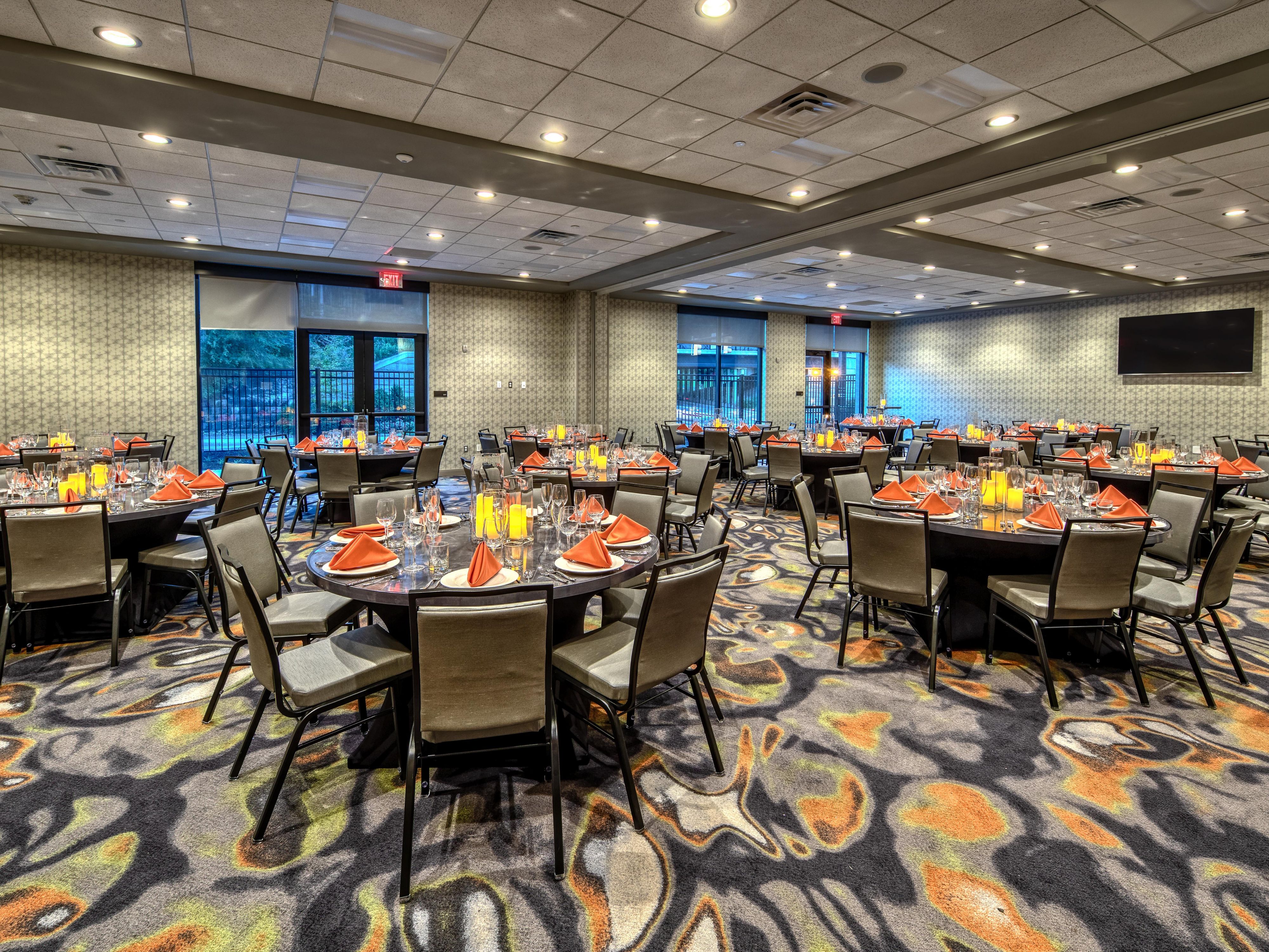 Elevate your events in our versatile spaces. Our J&L Ballroom features floor-to-ceiling windows for abundant natural light, column-free space, and AV capabilities, making it ideal for corporate and social gatherings. Our catering services ensure success. Plus, our boardroom and rooftop terrace provide unique indoor and outdoor options.