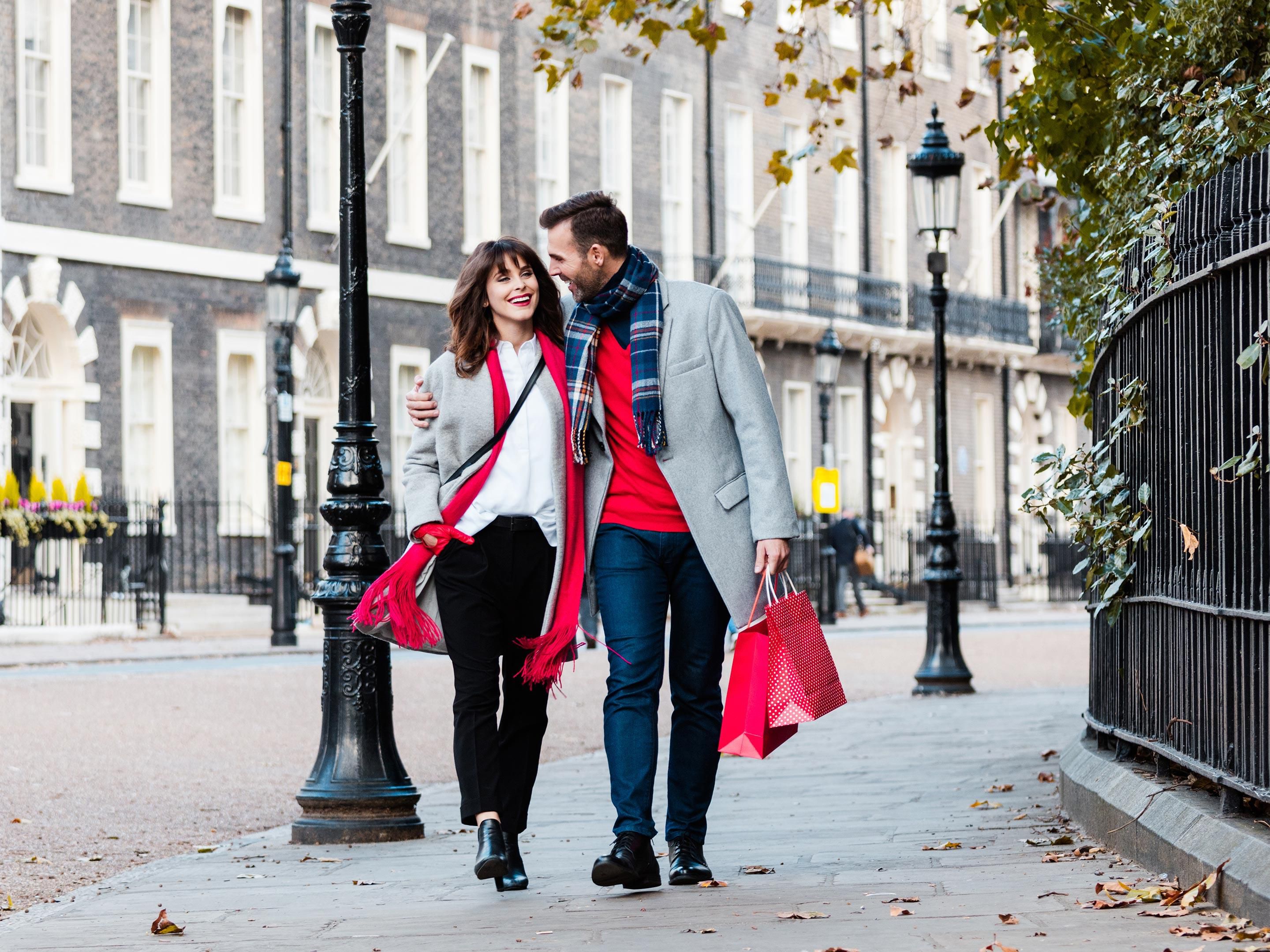 This Fall, stay at Hotel Indigo and experience the neighborhood’s vibrant spirit. Enjoy local flavors, unexpected details, and pet-friendly spots near top universities like University of Pittsburgh and Carnegie Mellon University. Catch a game at PNC Park or explore Schenley Park. Travel like an explorer and stay like a local.