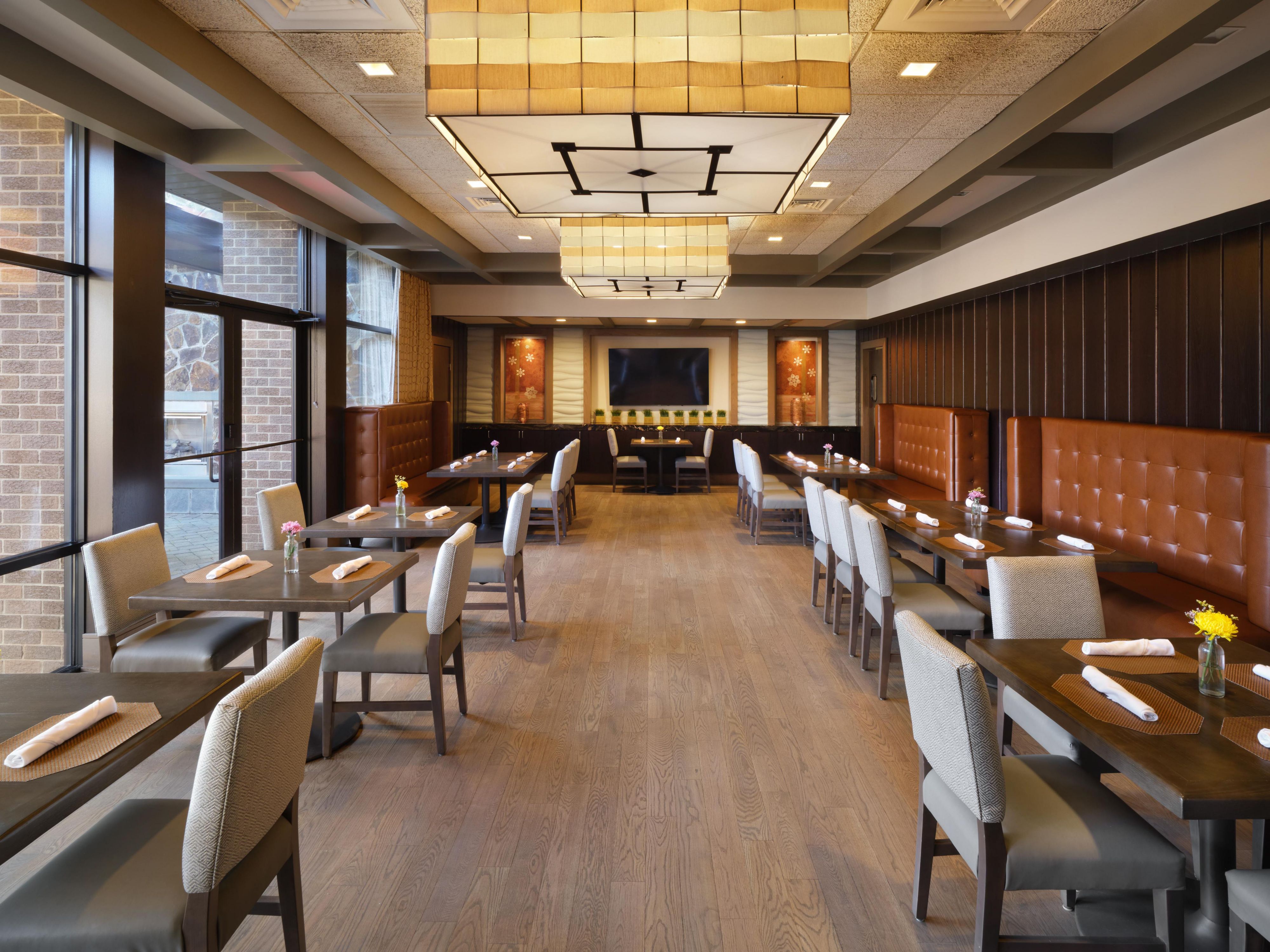 Bistro 72 blends farm-to-table flavor with casually refined style. From local seafood to craft cocktails and live music, every meal celebrates the spirit of Long Island. Enjoy indoor, outdoor, or fireside dining—just steps from your room.