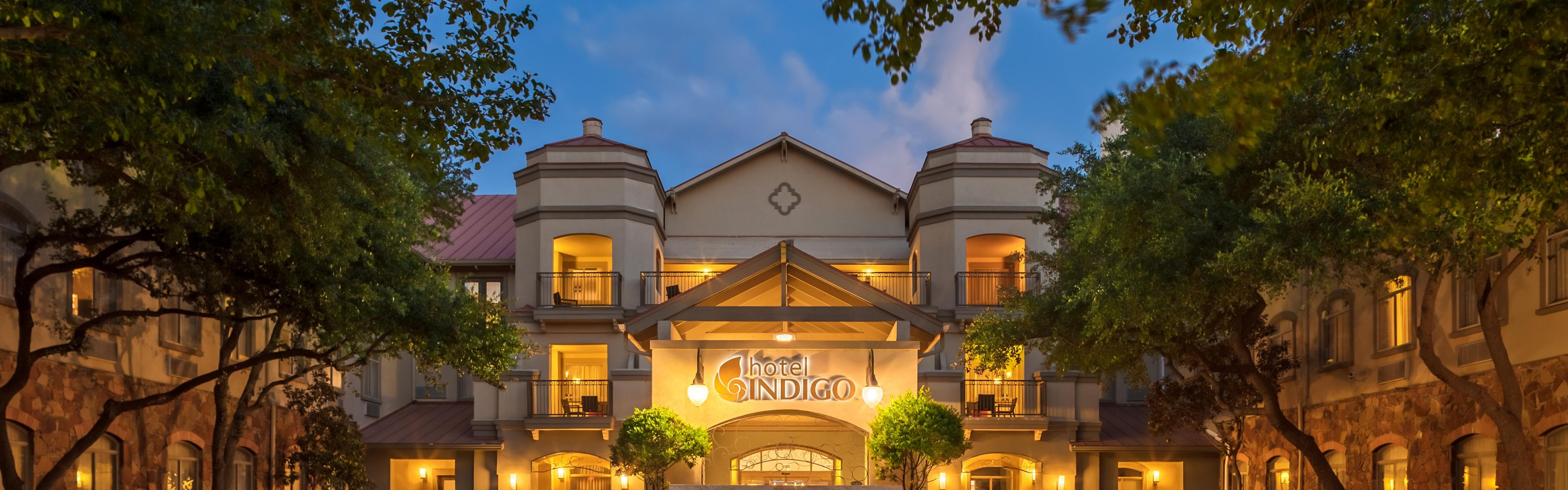 $hotelInfo.mediaDetails.welcomePhotos.primaryPhoto.caption}