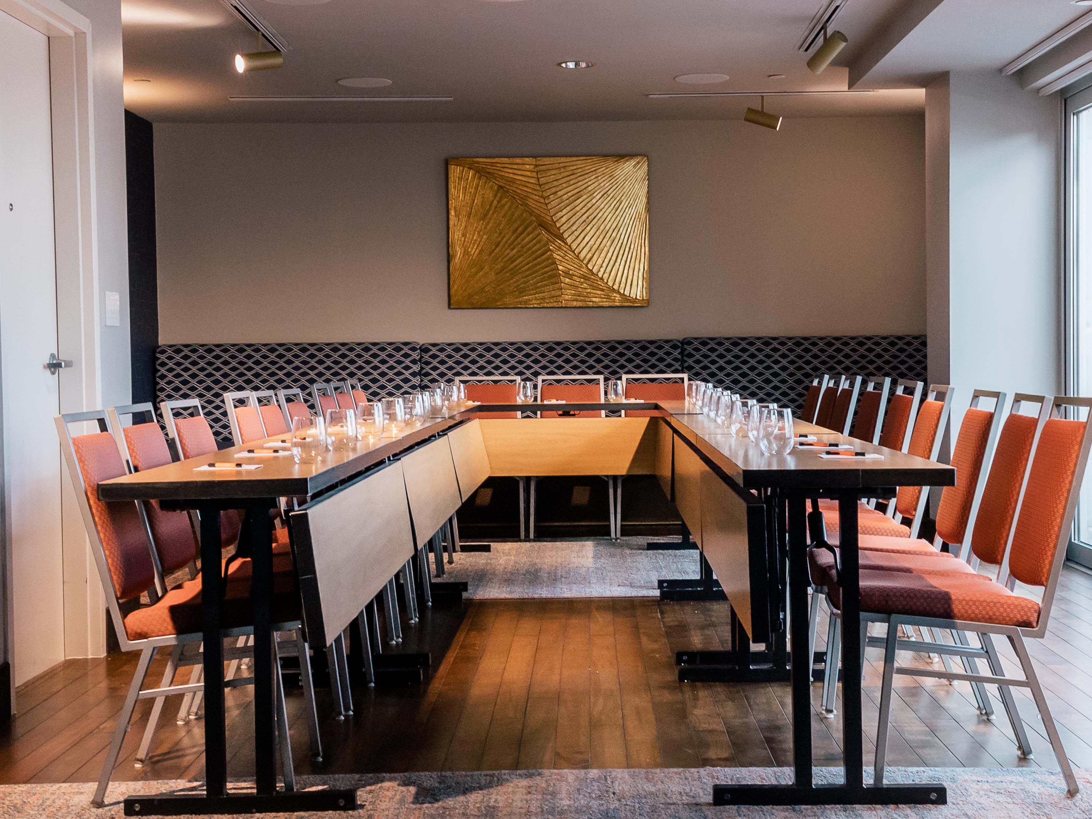 Host meetings and events in our stylish spaces, blending functionality and sophistication. From dynamic presentations in the Fibonacci Room to intimate gatherings in the Nautilus Room, we make corporate events exceptional and turn meetings into masterpieces. 