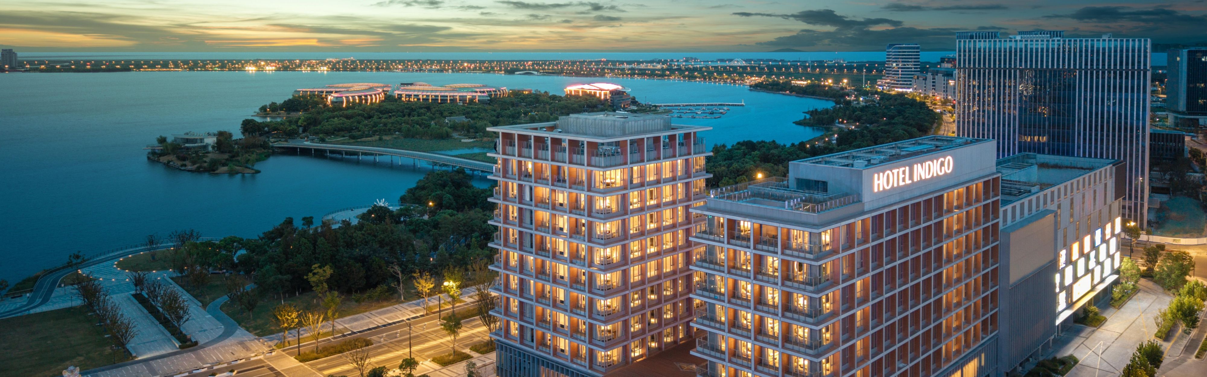 $hotelInfo.mediaDetails.welcomePhotos.primaryPhoto.caption}