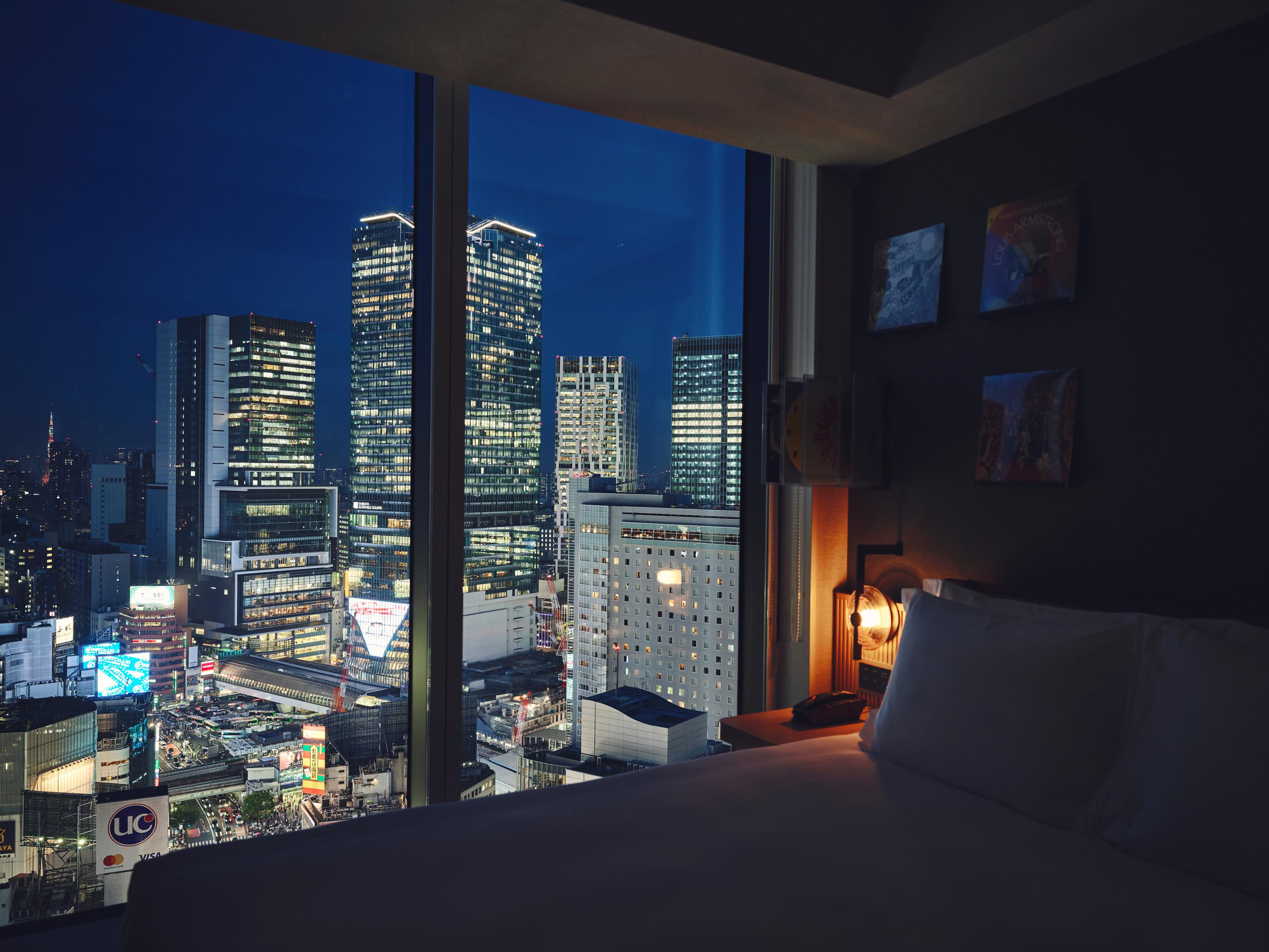 Our Shibuya Scramble view rooms offer a stunning vista of Shibuya’s symbol, the Shibuya Scramble Crossing, from above the bustling streets. The dynamic energy of the city sets the stage for an extraordinary and unforgettable hotel stay.