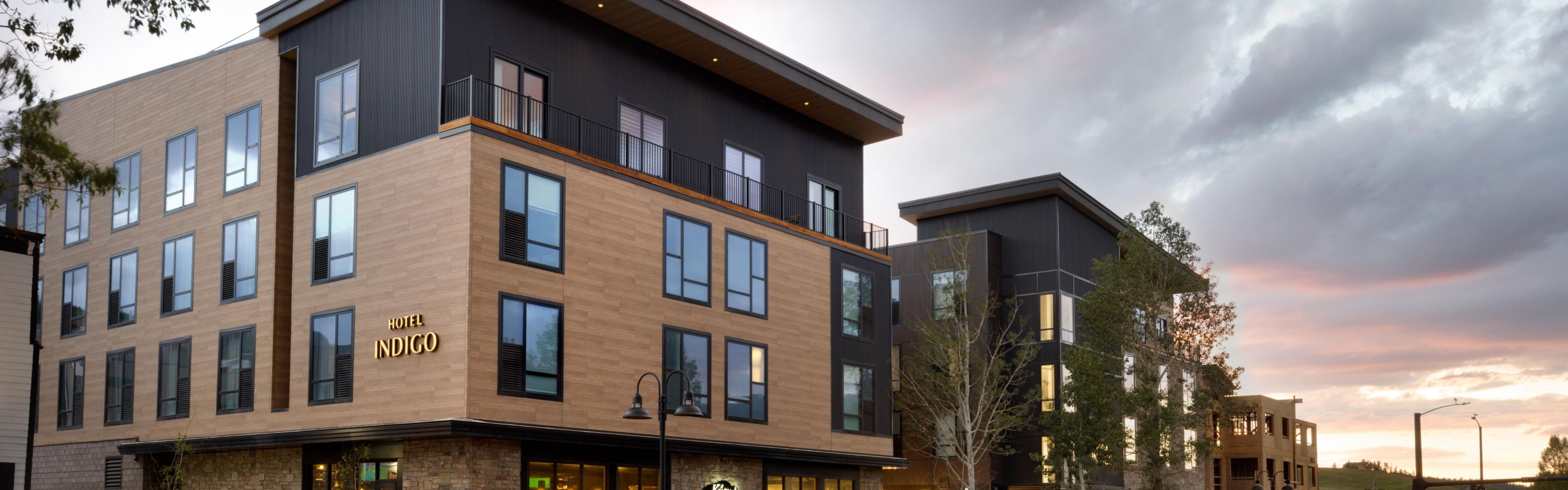 $hotelInfo.mediaDetails.welcomePhotos.primaryPhoto.caption}