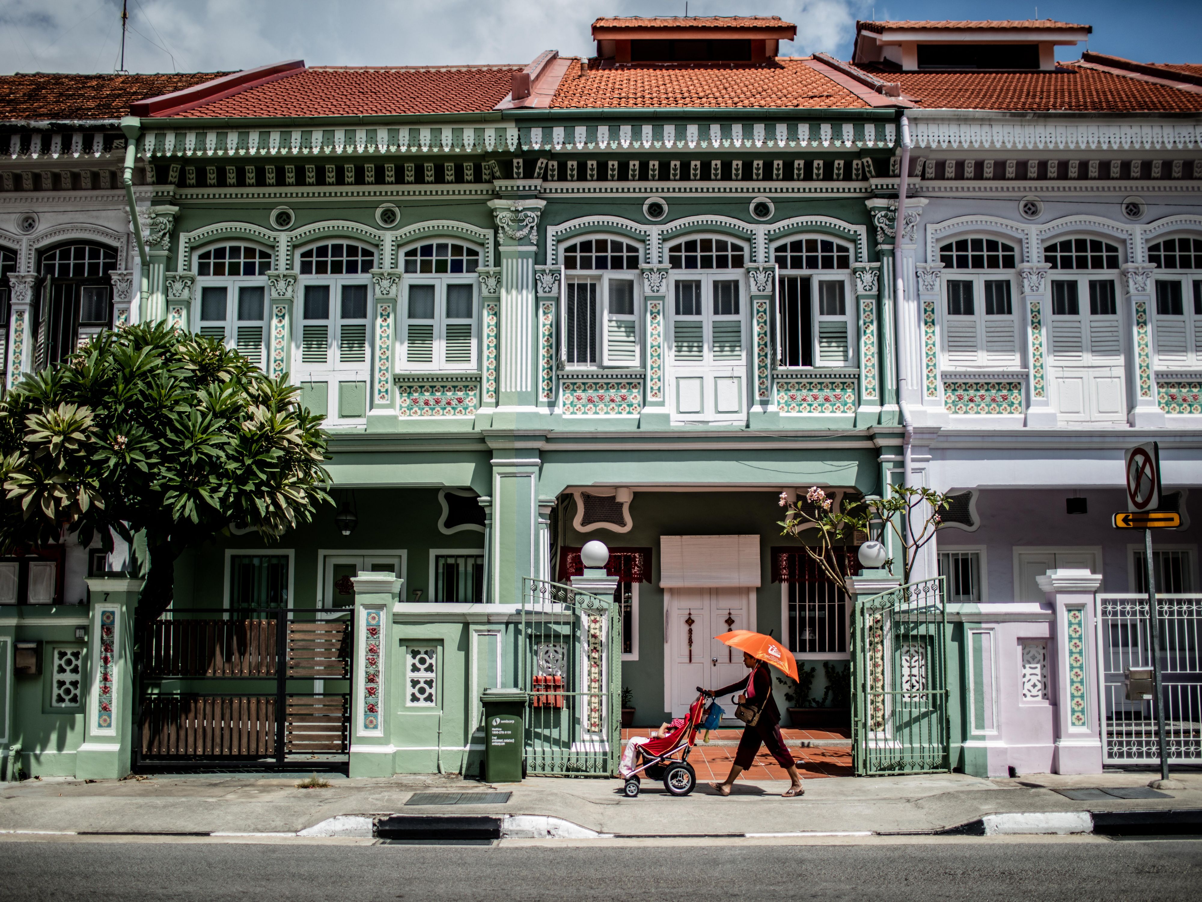 Located at the crossroads of business, leisure, and lifestyle, you're just five minutes away from the new Marine Parade MRT station, 15 minutes from Changi Airport, Changi Business Park, Singapore Expo, and East Coast Park. It’s close to i12 Katong Mall, Parkway Parade, Marina Bay Financial Centre, and Marina Bay Sands Expo & Convention Centre.