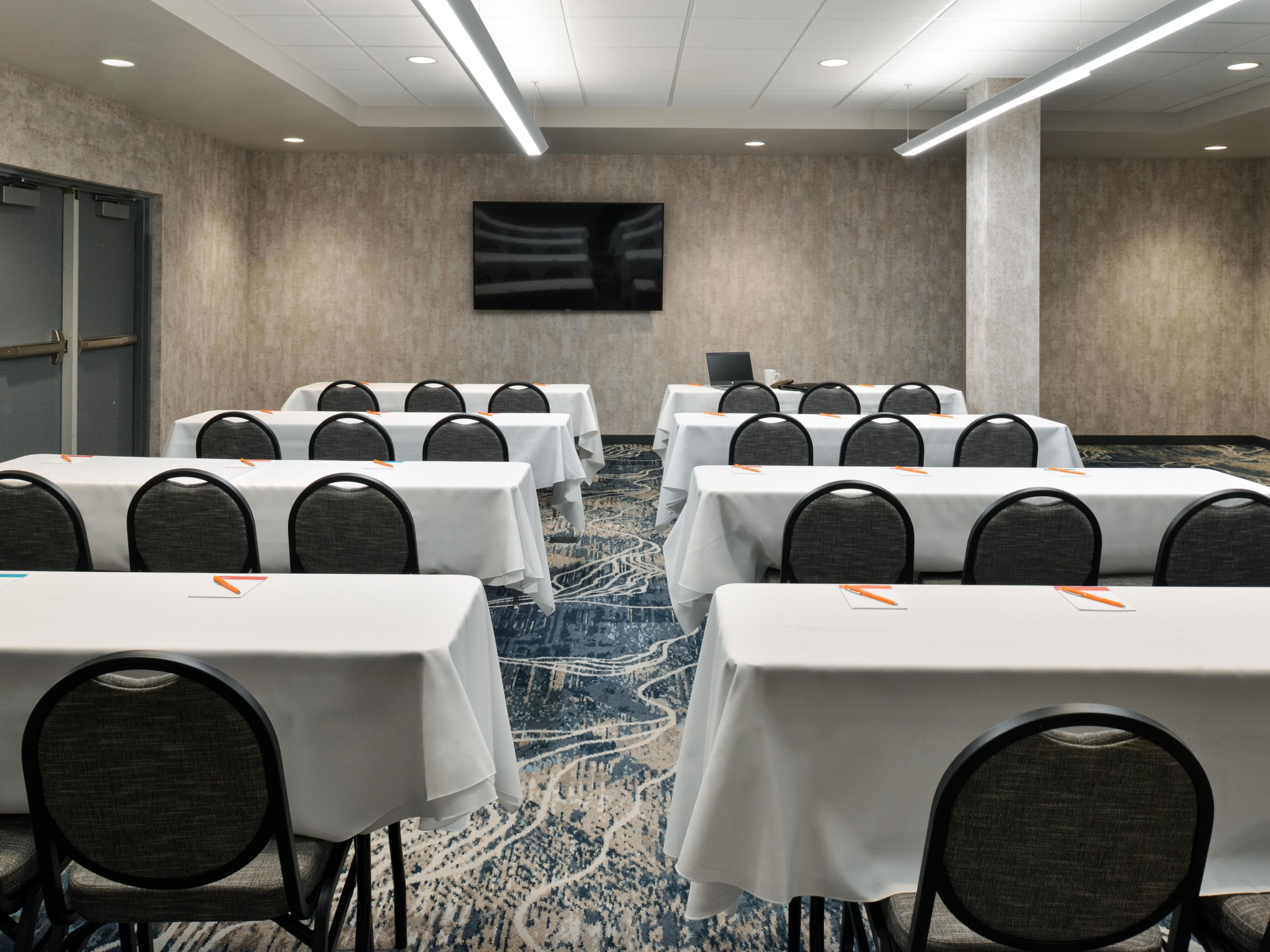 Host your next business meeting, special event, or celebration in our thoughtfully designed meeting rooms. From intimate gatherings to larger corporate events, we provide everything you need, including state-of-the-art technology, flexible layouts, and professional event planning assistance.