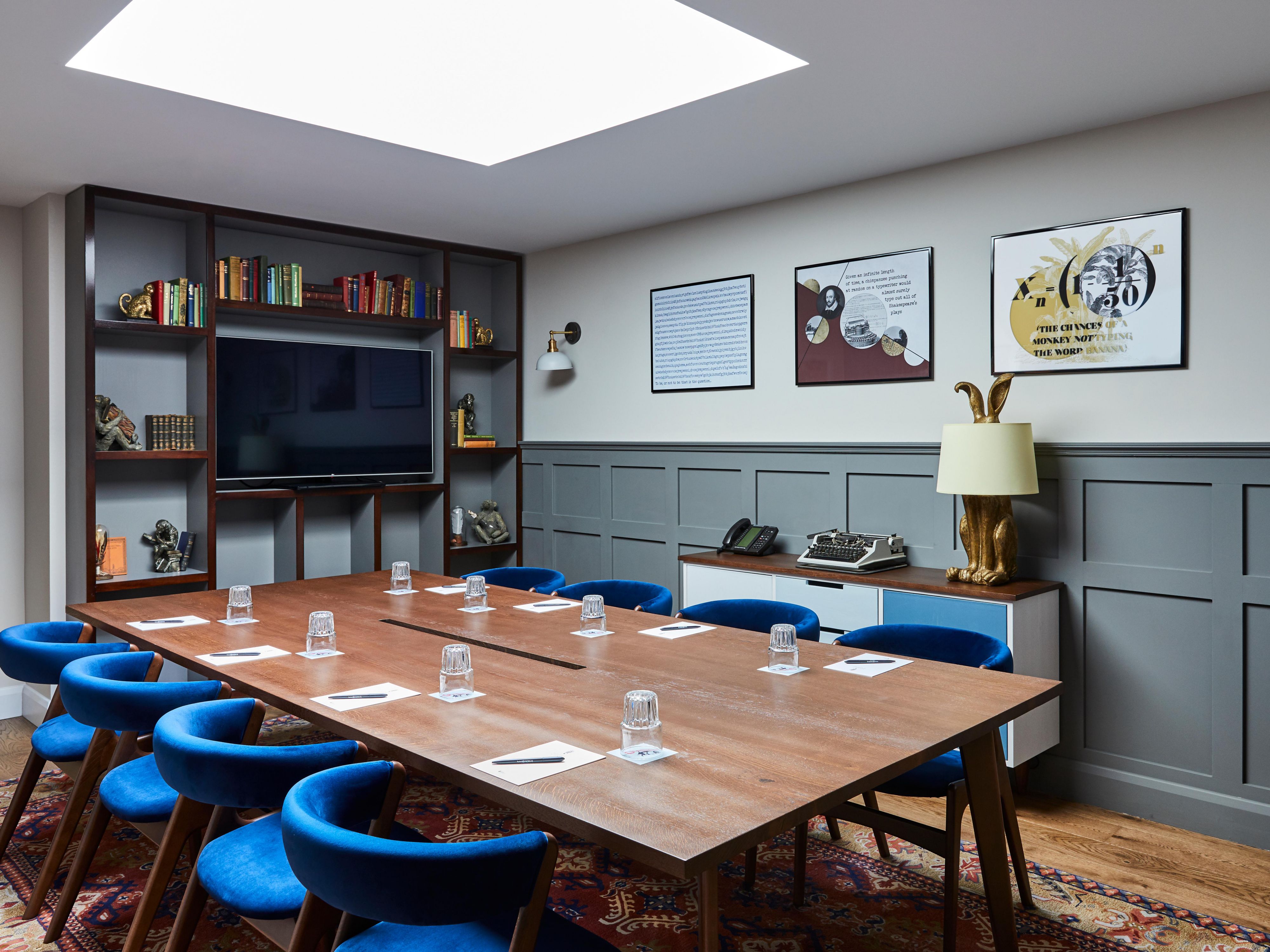 Our Executive Boardroom is perfect for small meetings for up to 12 people. With its own private entrance, all mod cons and plenty of natural daylight. A bespoke meeting space in the heart of Stratford Upon Avon, plus, earn IHG Business Rewards each time you book.