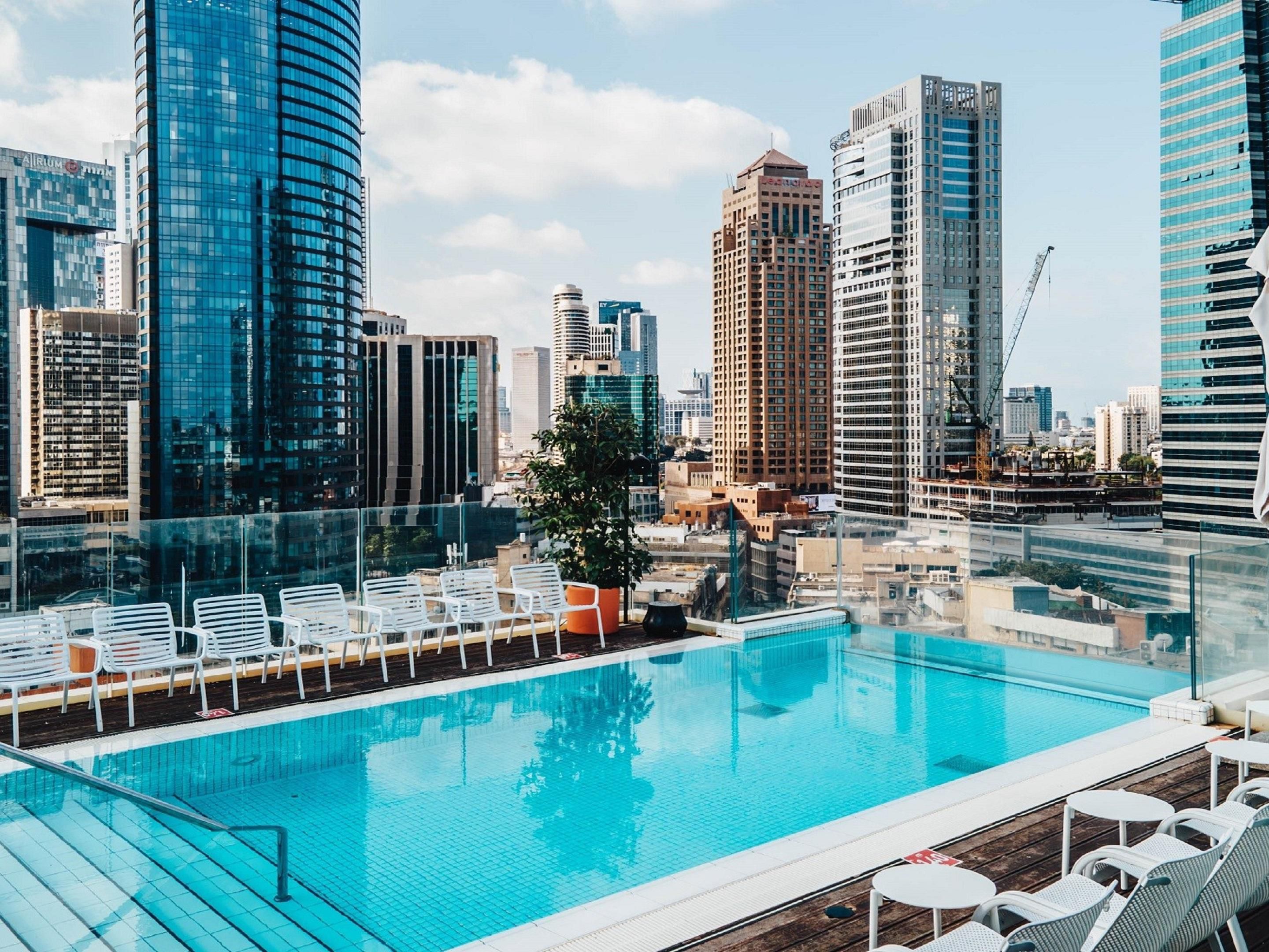 You are welcome to immerse yourselves in one of the most beautiful pools in Israel. We highly recommend as a means of having fun at the hotel to enjoy a day of sun, tanning, and dipping into the cool water, reading a book or a newspaper, and of course, how can you avoid taking an unforgettable picture for Instagram.

