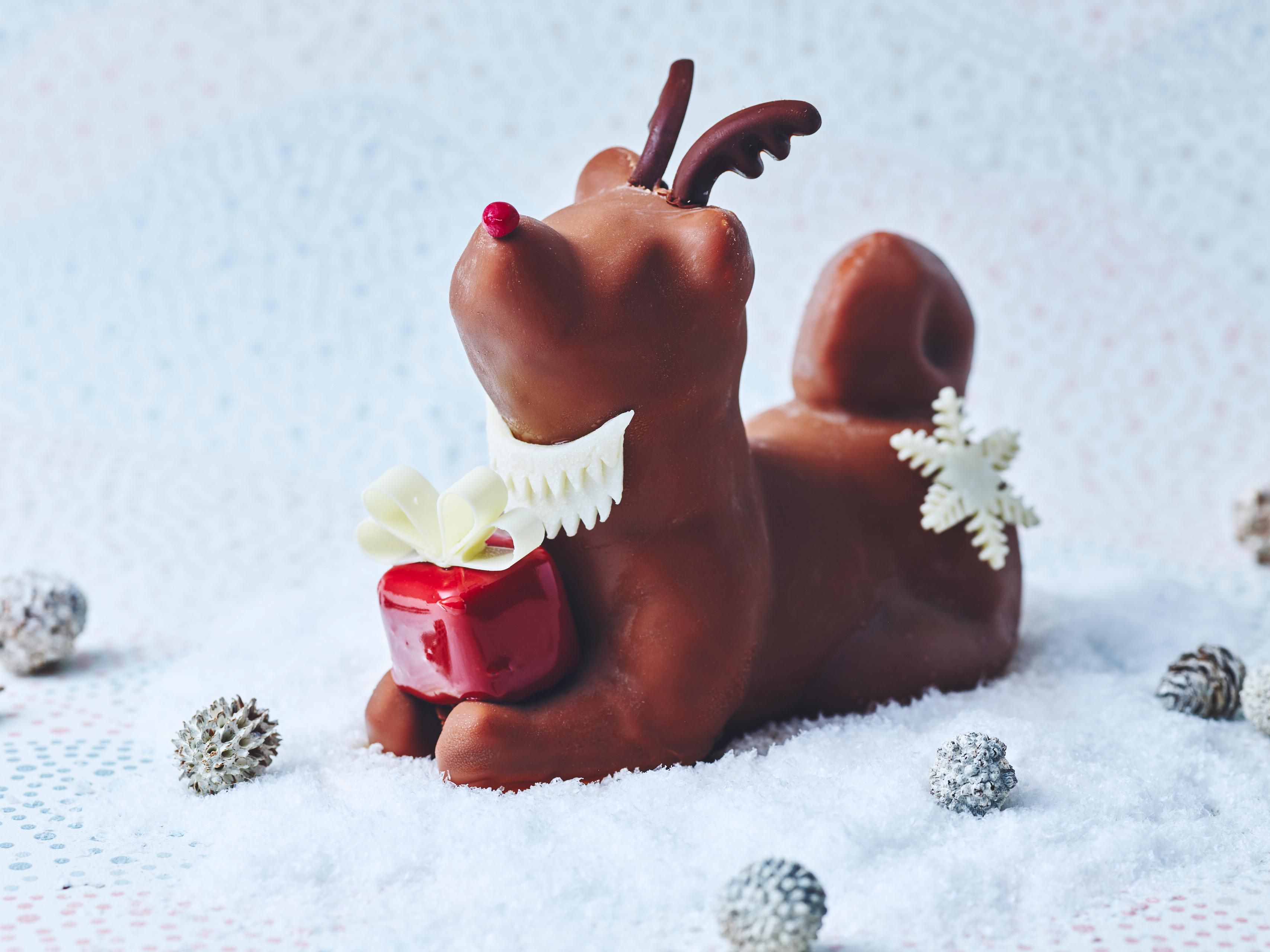 Back by popular demand, last year’s much-loved “Hachiko Cake” makes a festive return this holiday season—this time transformed into a charming reindeer to bring even more joy and sparkle to your table. With its enchanting look and unforgettable flavors, it’s a centerpiece that will elevate your holiday season.
