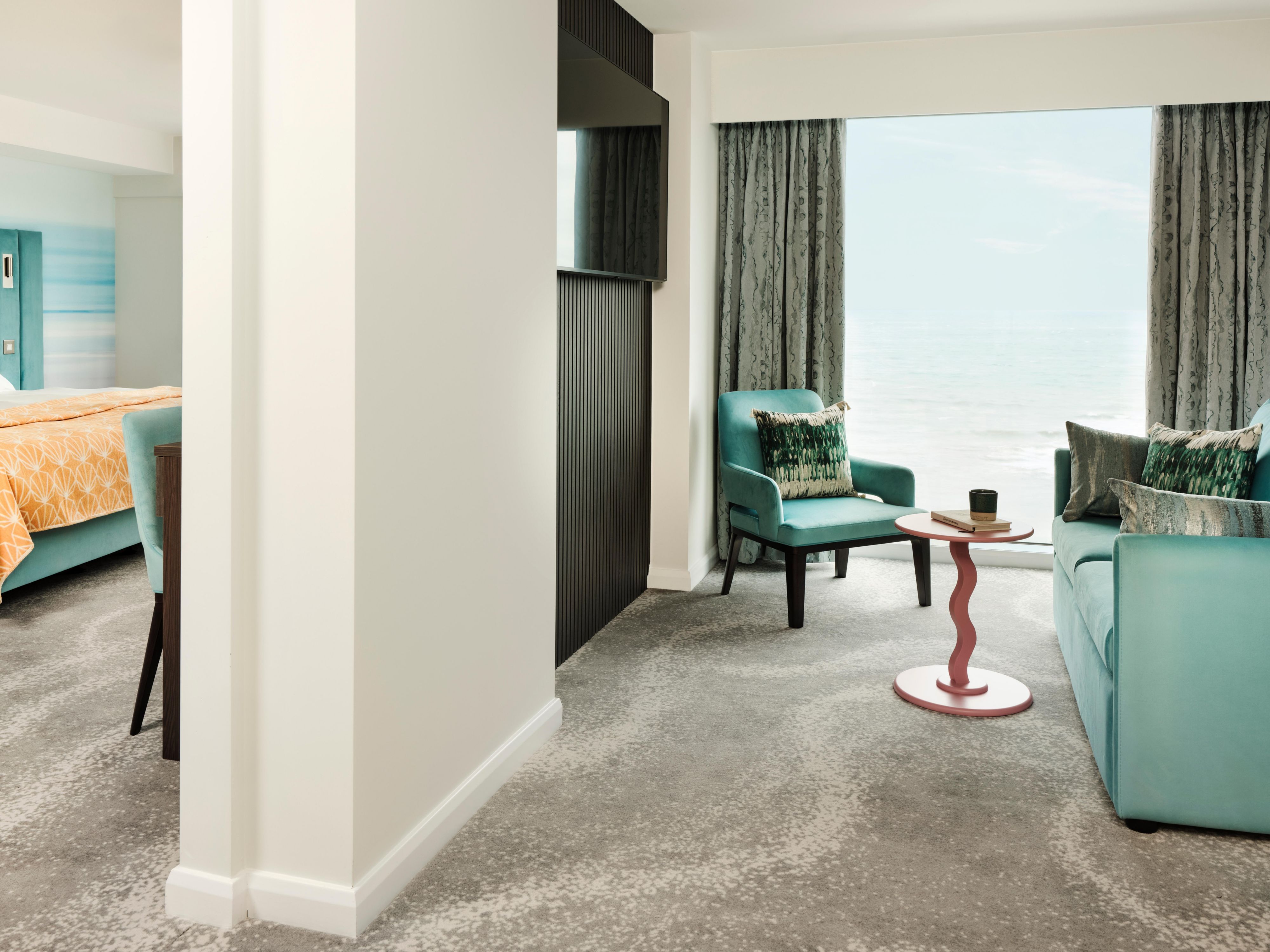 Create seaside memories together. Our family-friendly rooms and location close to local attractions make exploring Torquay easy, relaxed and fun for all ages.